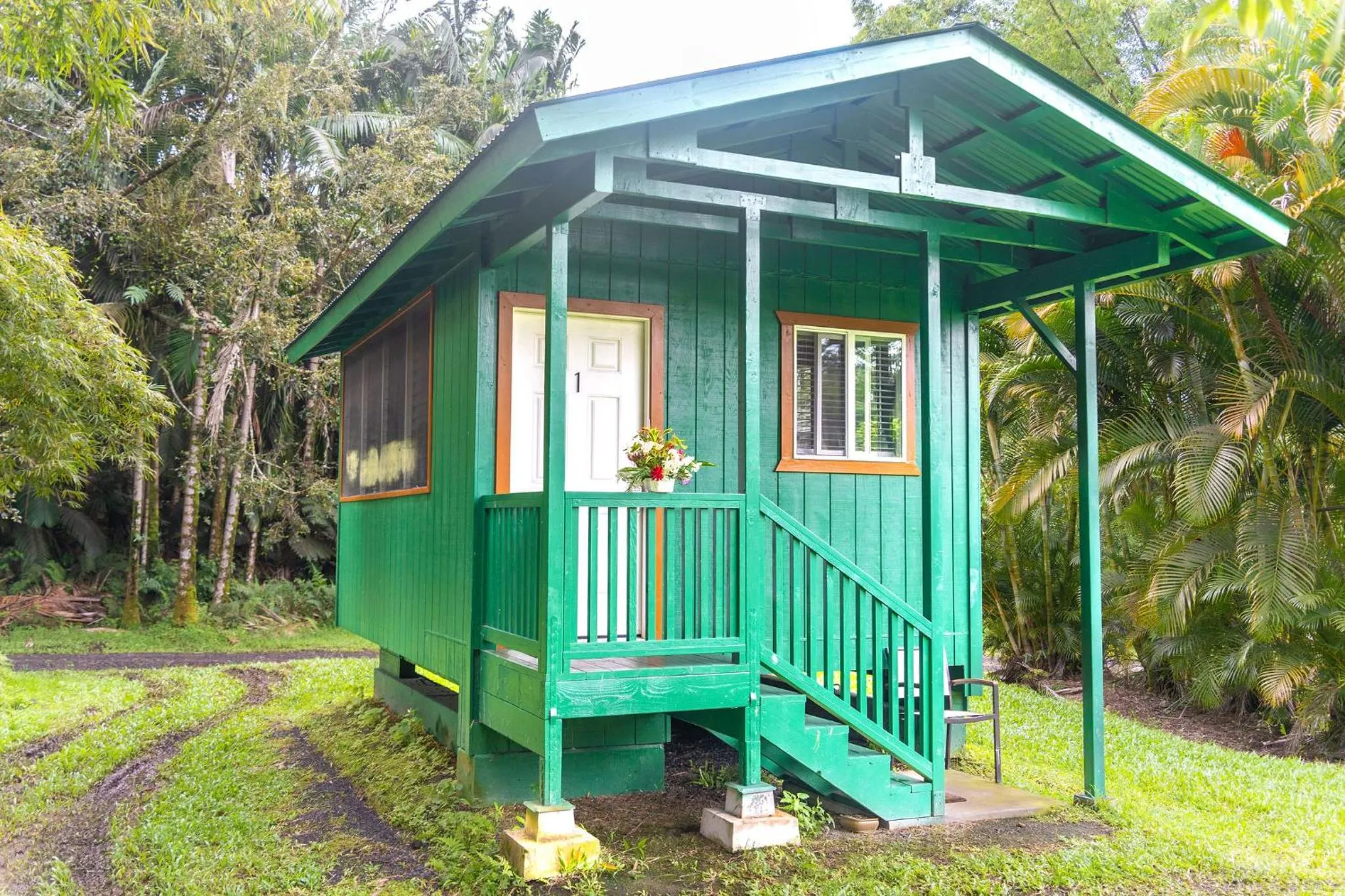 Property building in Hawaiian Sanctuary Eco Retreat Center