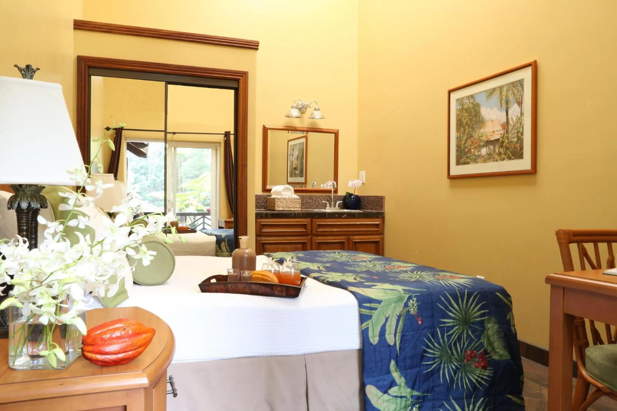 Bed in Hawaiian Sanctuary Eco Retreat Center