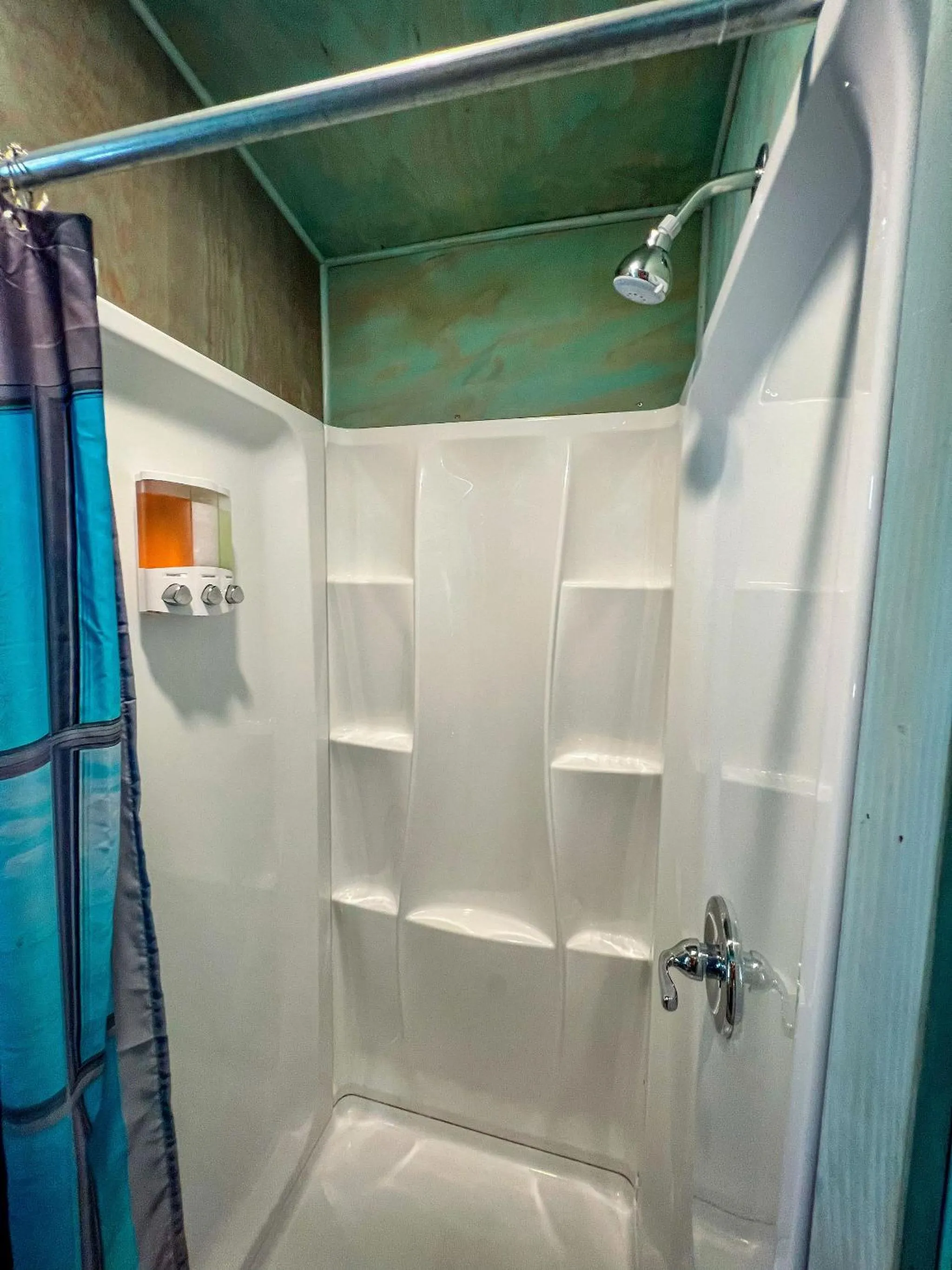 Shower in Hawaiian Sanctuary Eco Retreat Center