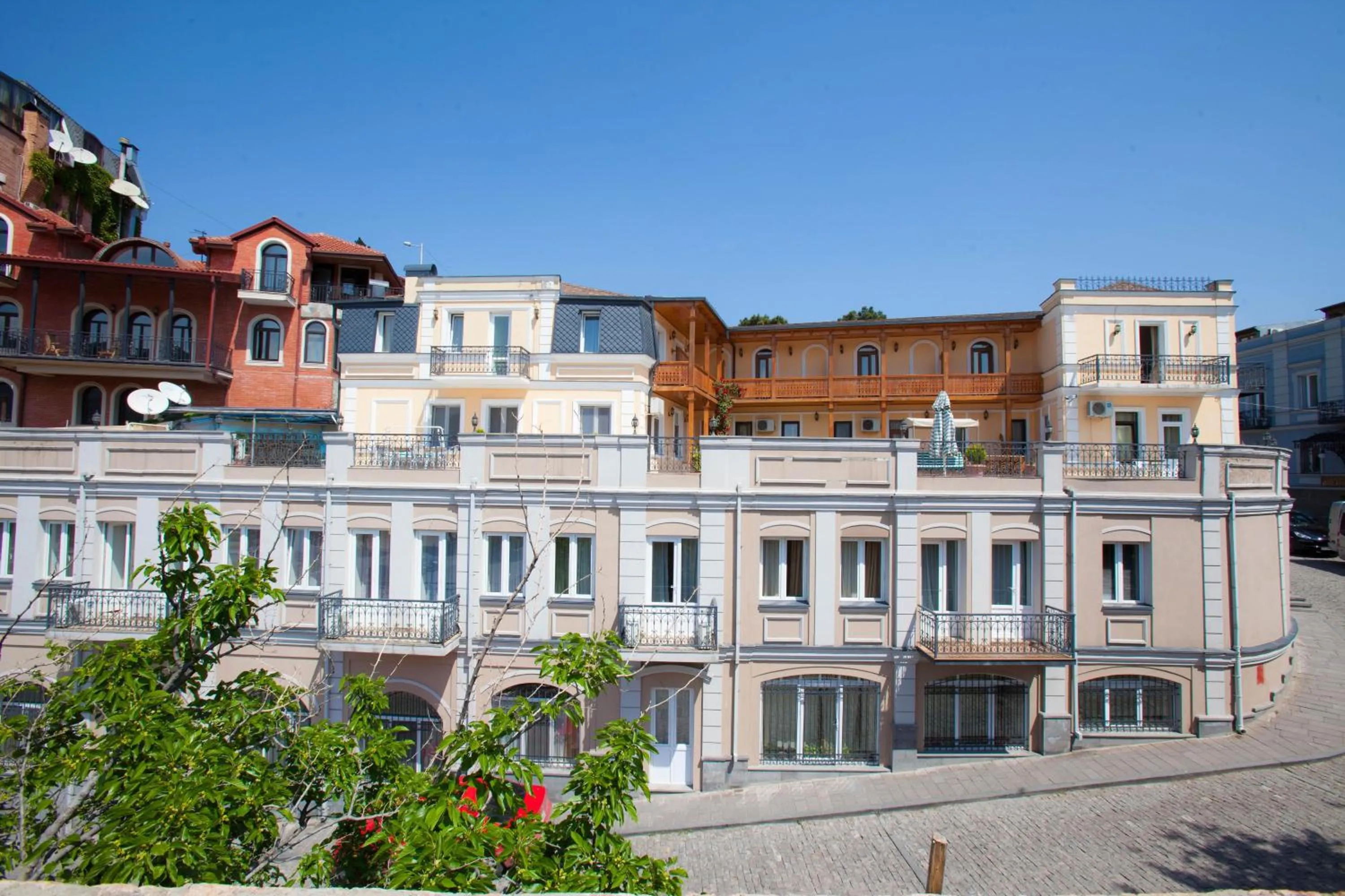 Property building in GTM Kapan