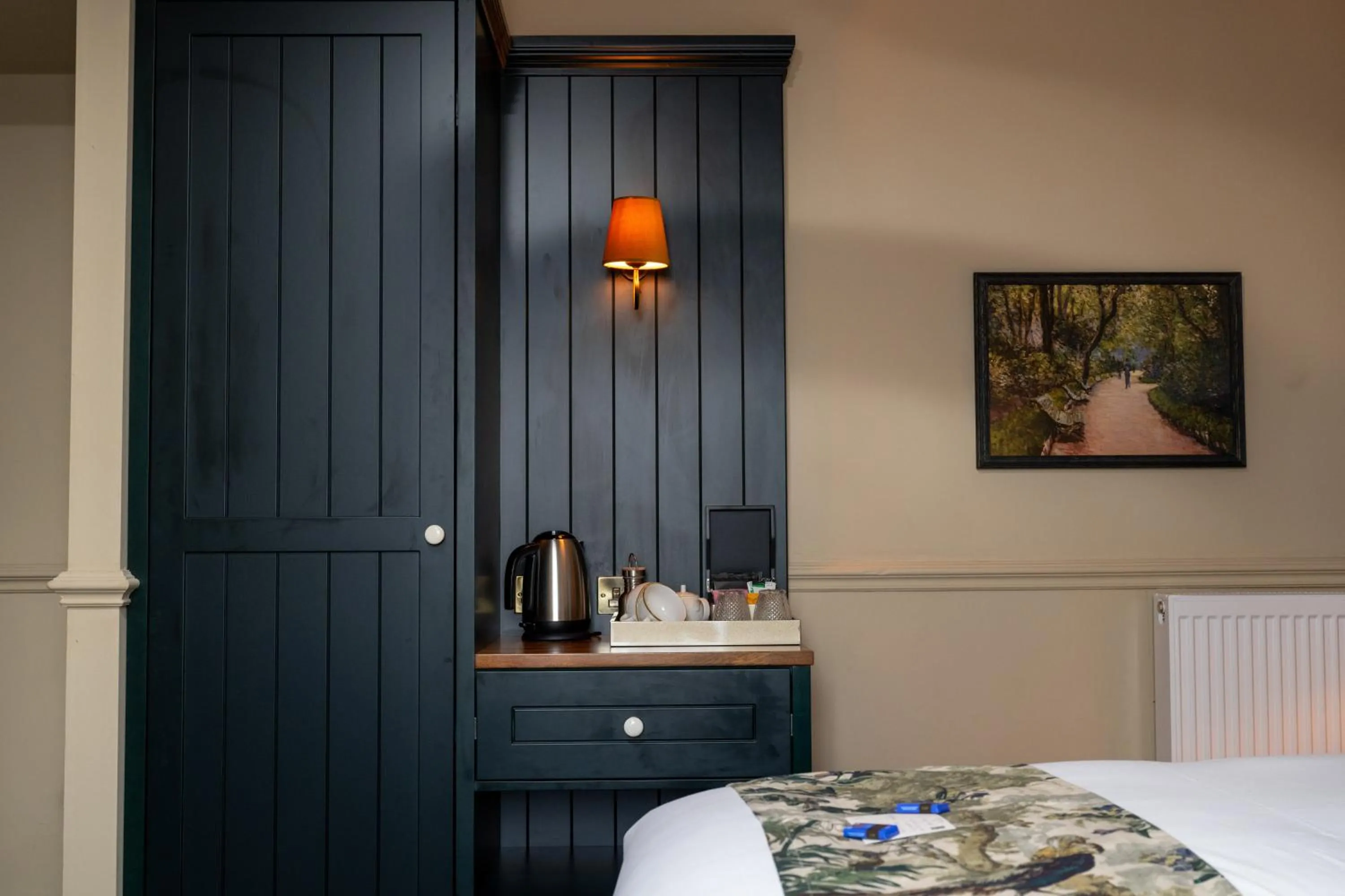 Coffee/tea facilities, Bed in Himley House by Chef & Brewer Collection