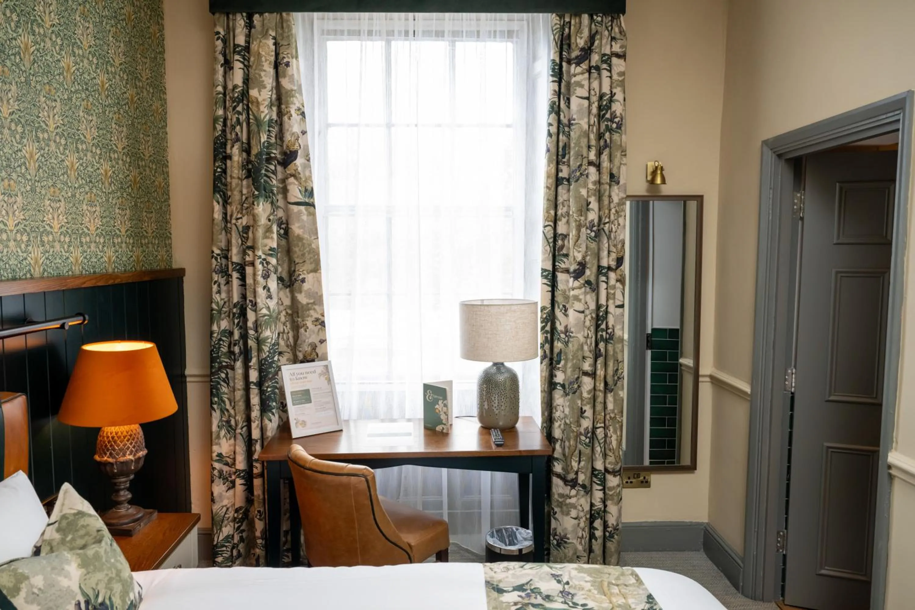 hair dresser, Bed in Himley House by Chef & Brewer Collection