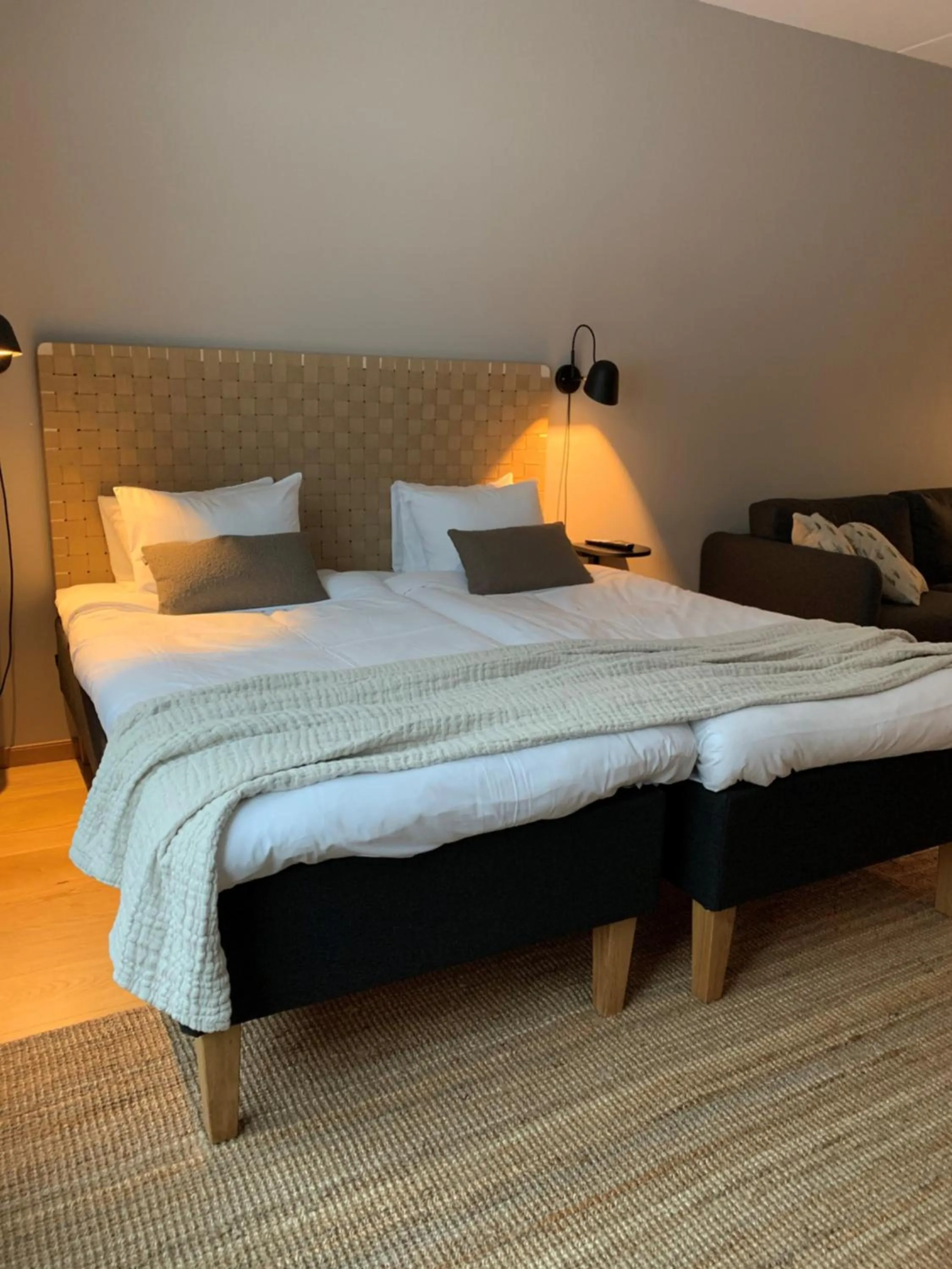 Seating area, Bed in Hotell Lassalyckan