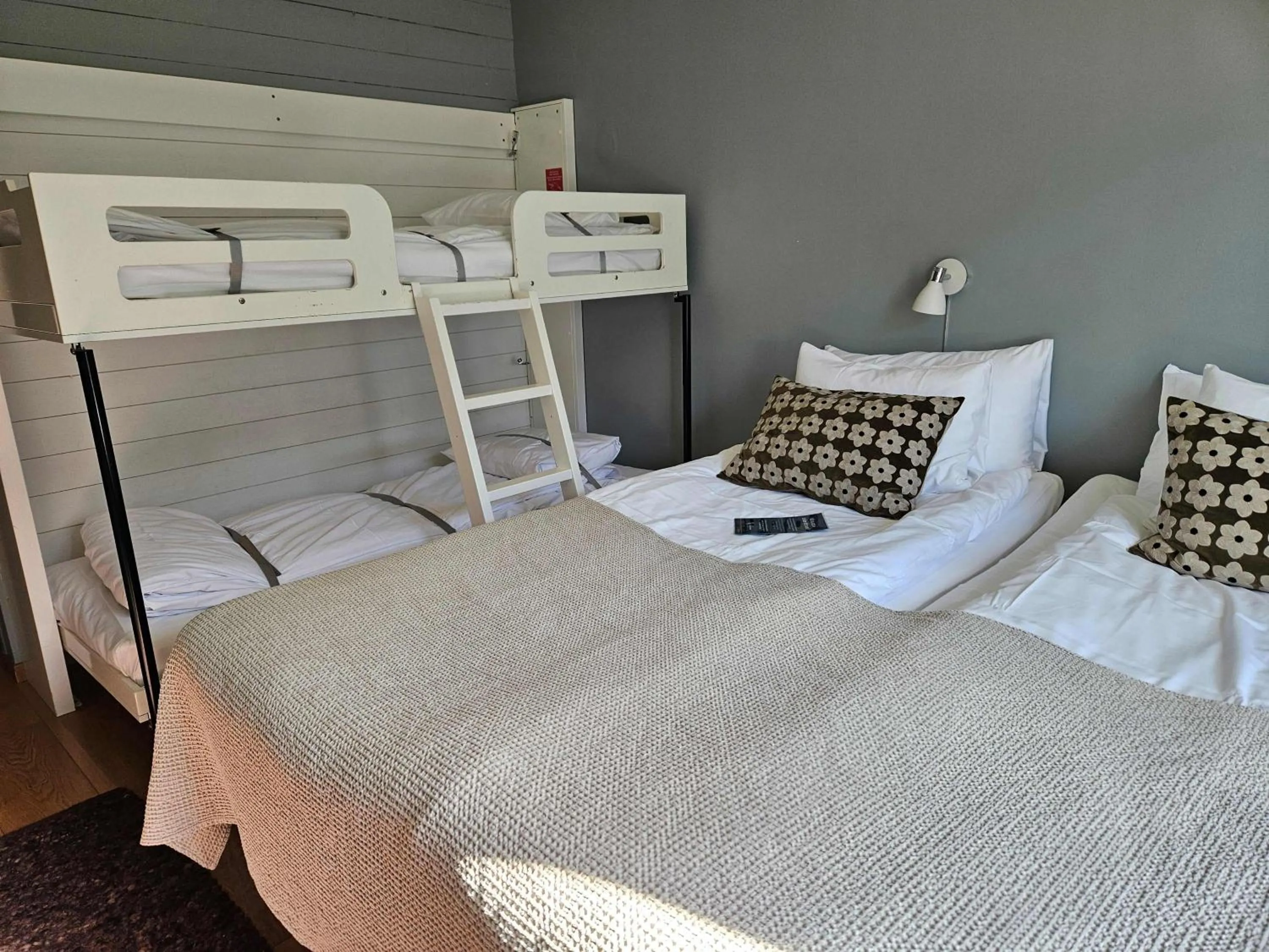 Property building, Bed in Hotell Lassalyckan