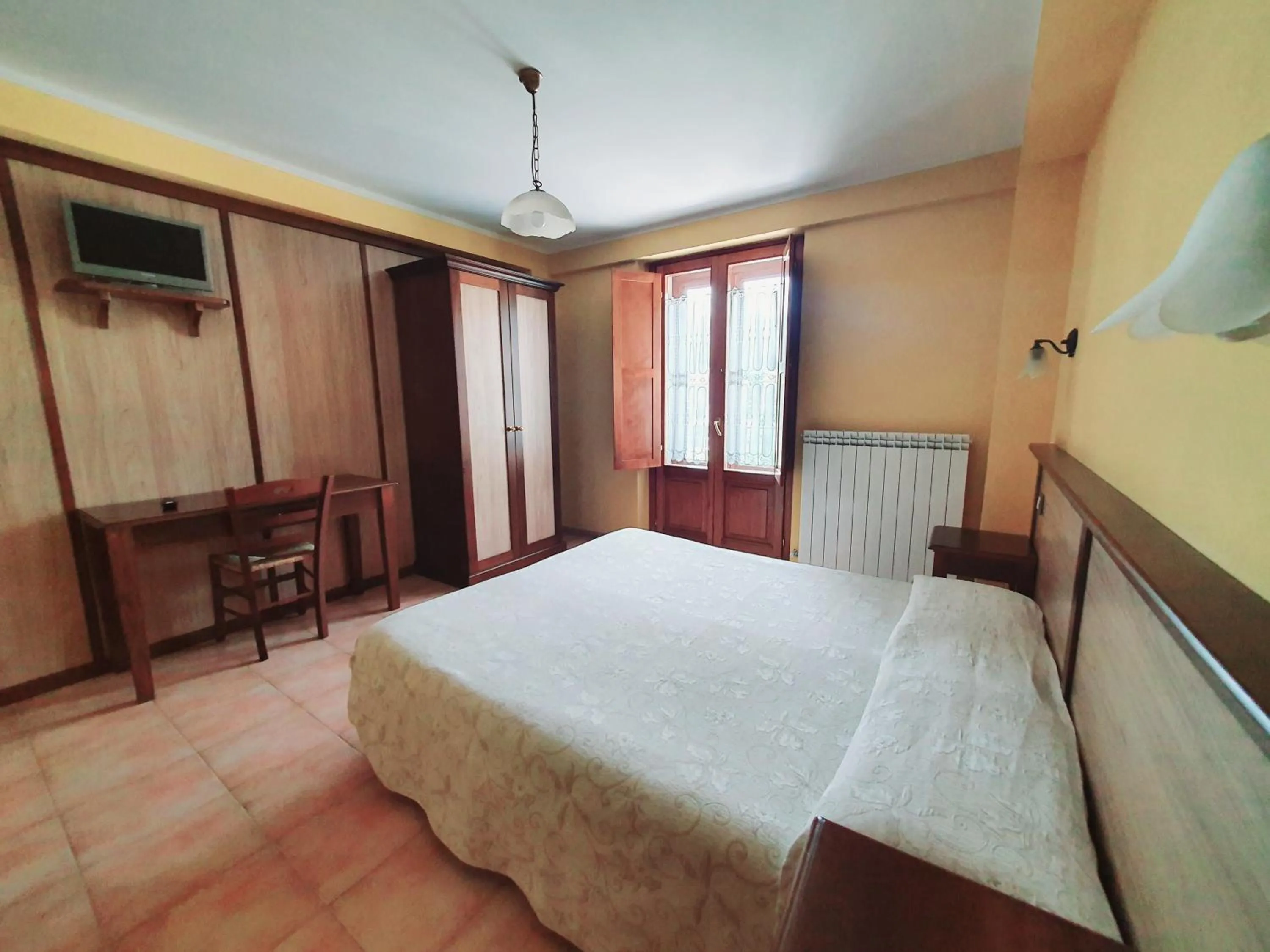 Bed in Albergo del Sangro