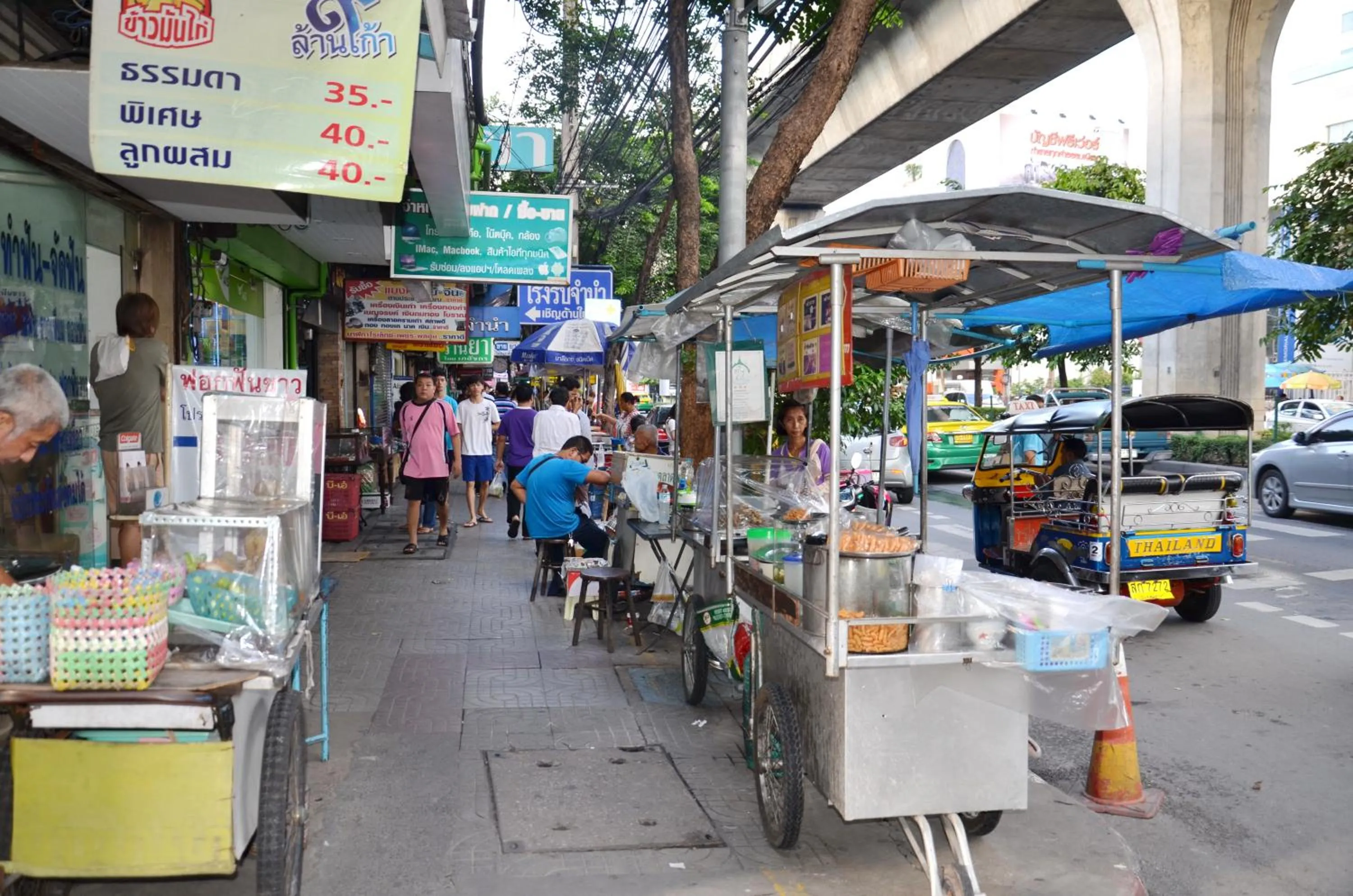Neighbourhood in At Bangkok Hotel