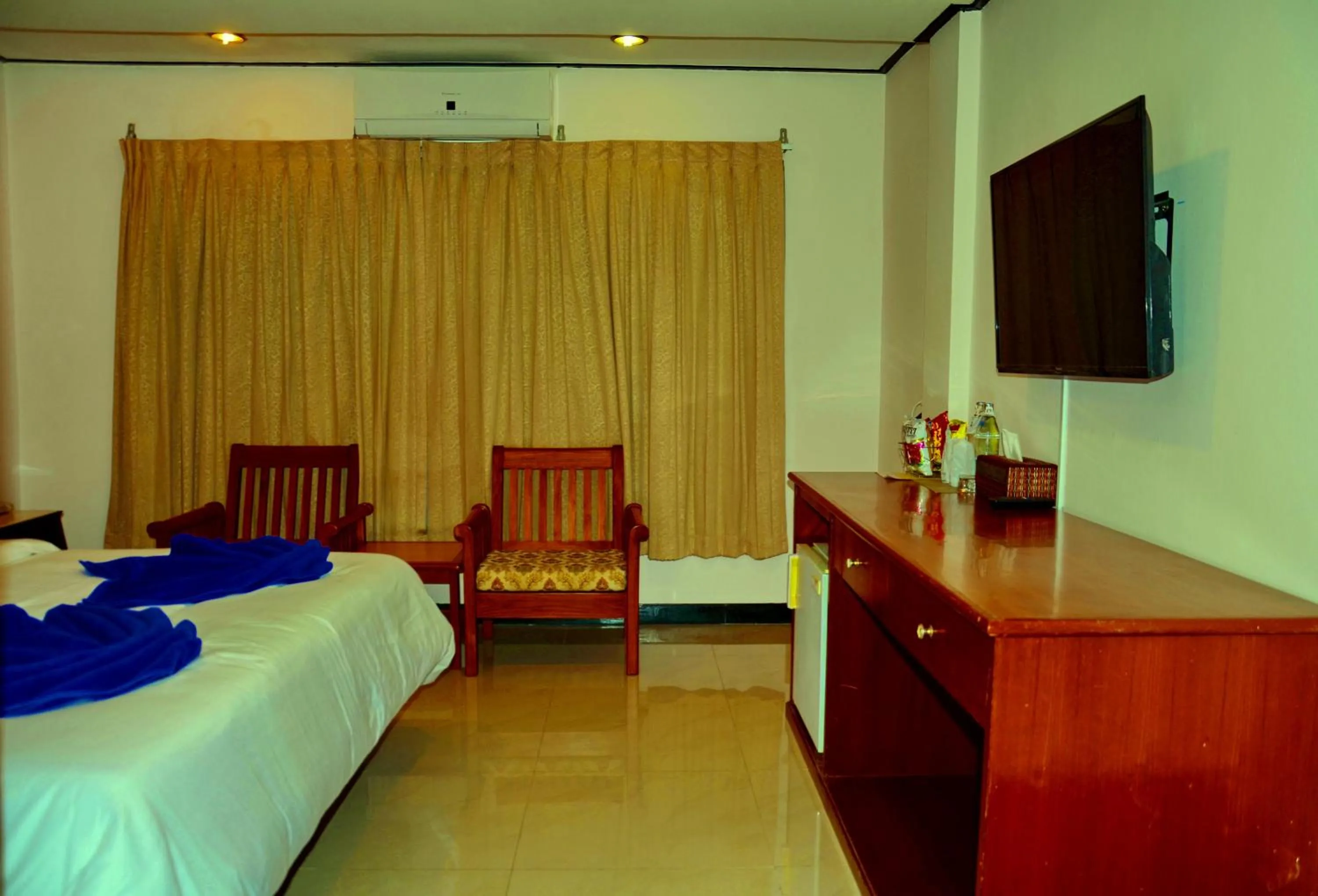 Bedroom, Bed in At Bangkok Hotel