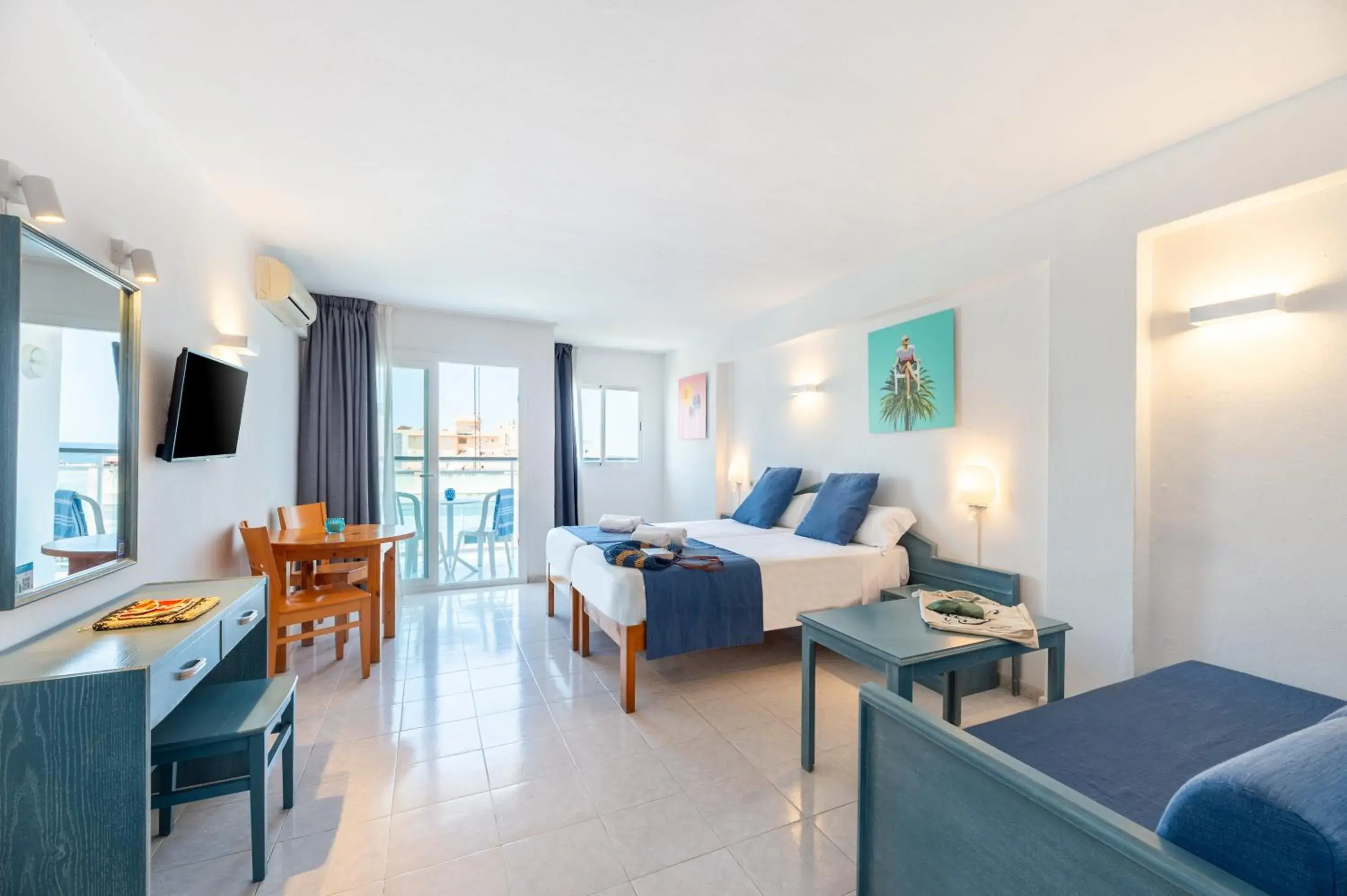 Photo of the whole room, Bed in Hotel Apartamentos Vibra Central City - Adults only Photo of the whole room, Bed in Hotel Apartamentos Vibra Central City - Adults only