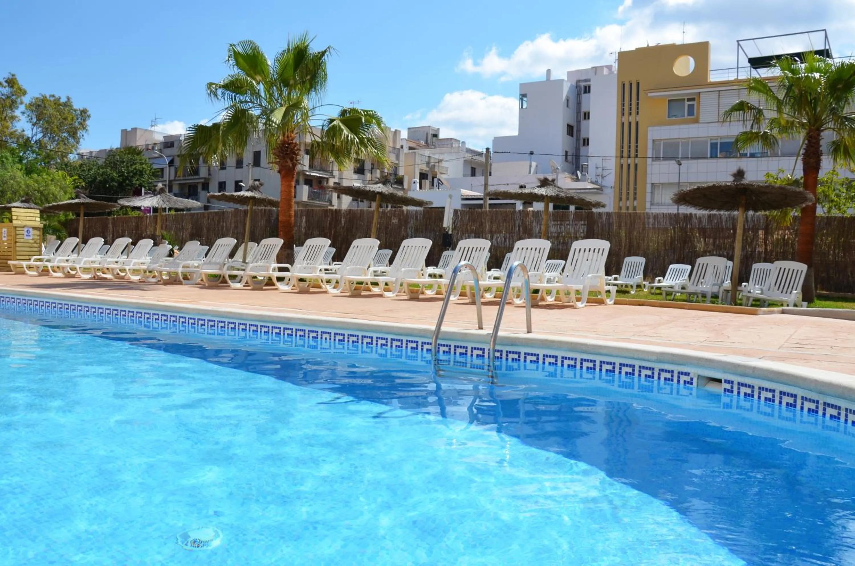 Swimming pool in Hotel Apartamentos Vibra Central City - Adults only