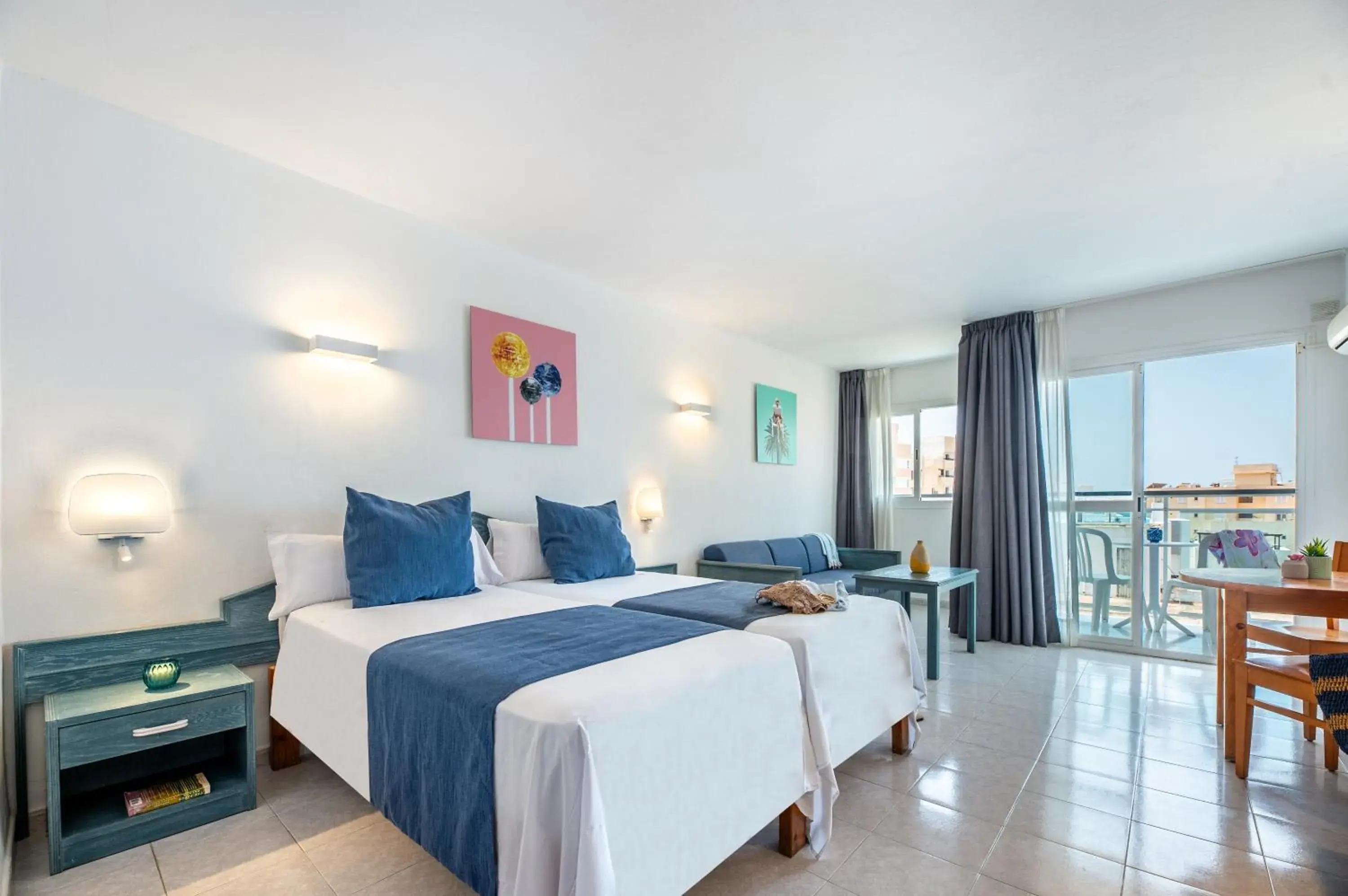 Bedroom, Bed in Hotel Apartamentos Vibra Central City - Adults only Bedroom, Bed in Hotel Apartamentos Vibra Central City - Adults only