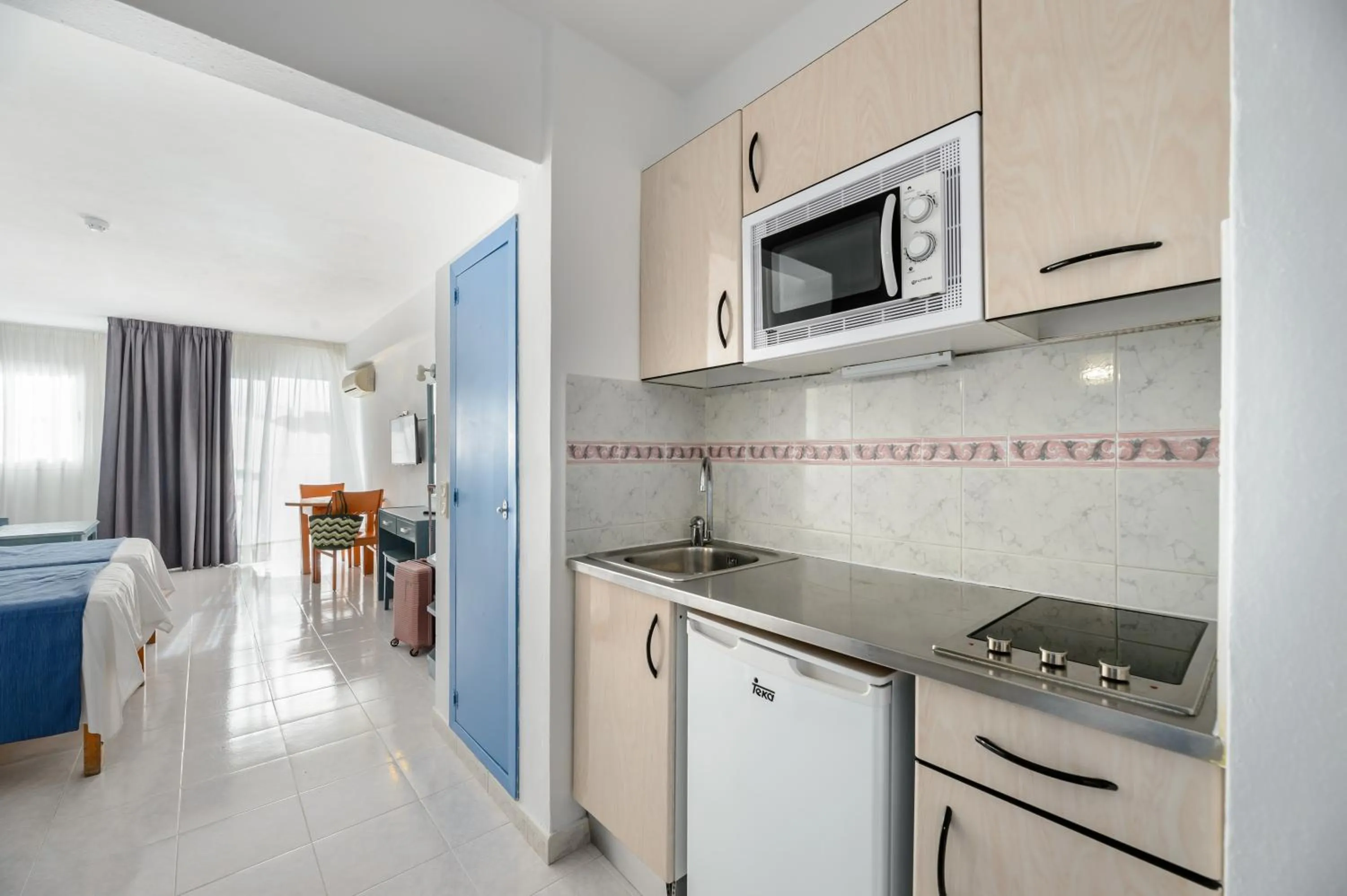 Kitchen or kitchenette in Hotel Apartamentos Vibra Central City - Adults only