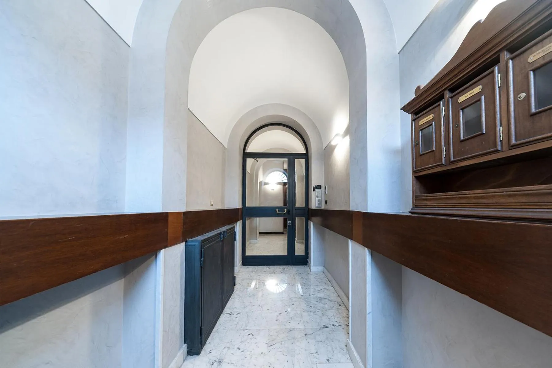 Facade/entrance in La Dolce Vita Barberini