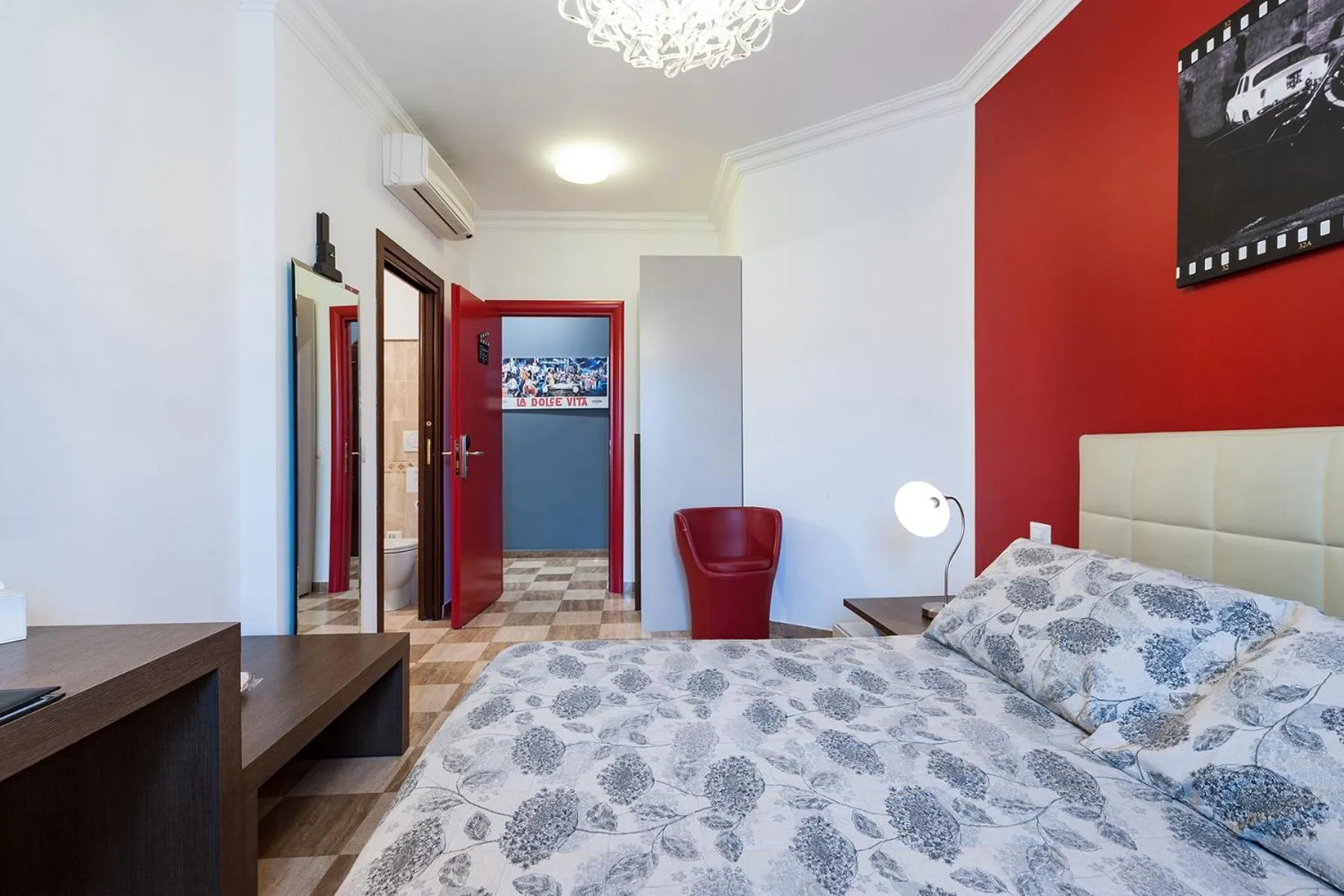 Bed in La Dolce Vita Barberini