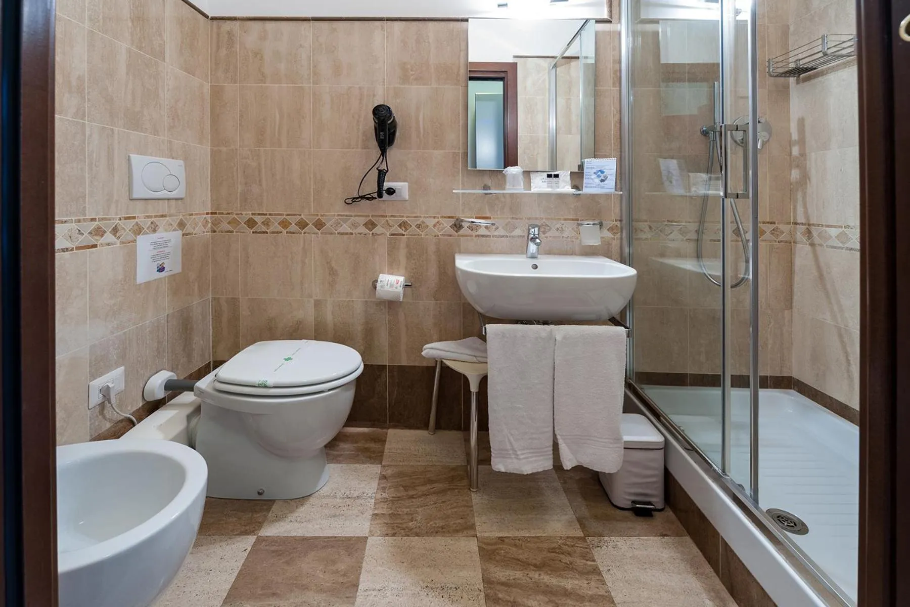 Shower in La Dolce Vita Barberini