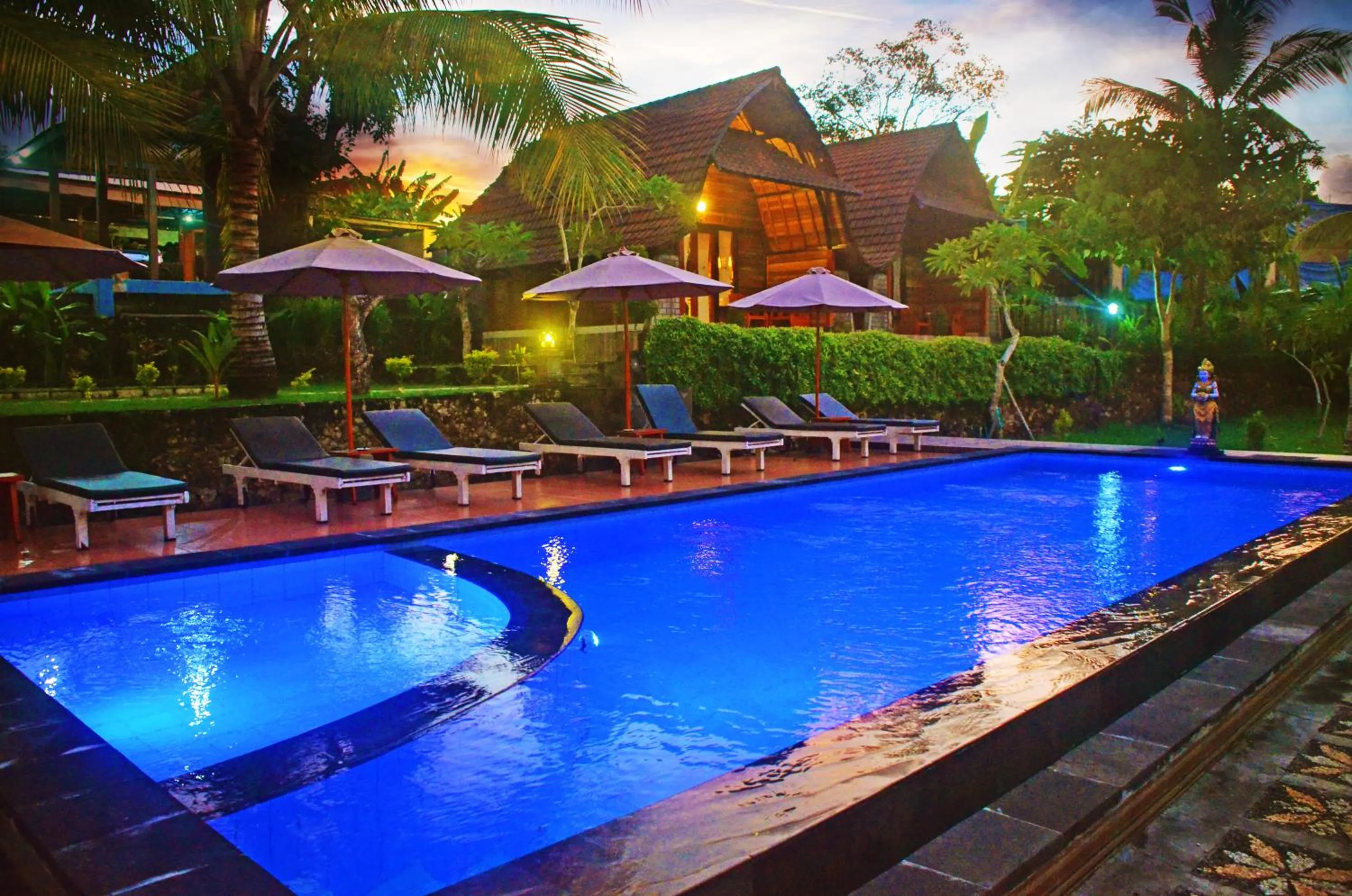 Swimming pool in Mamaras Guest House