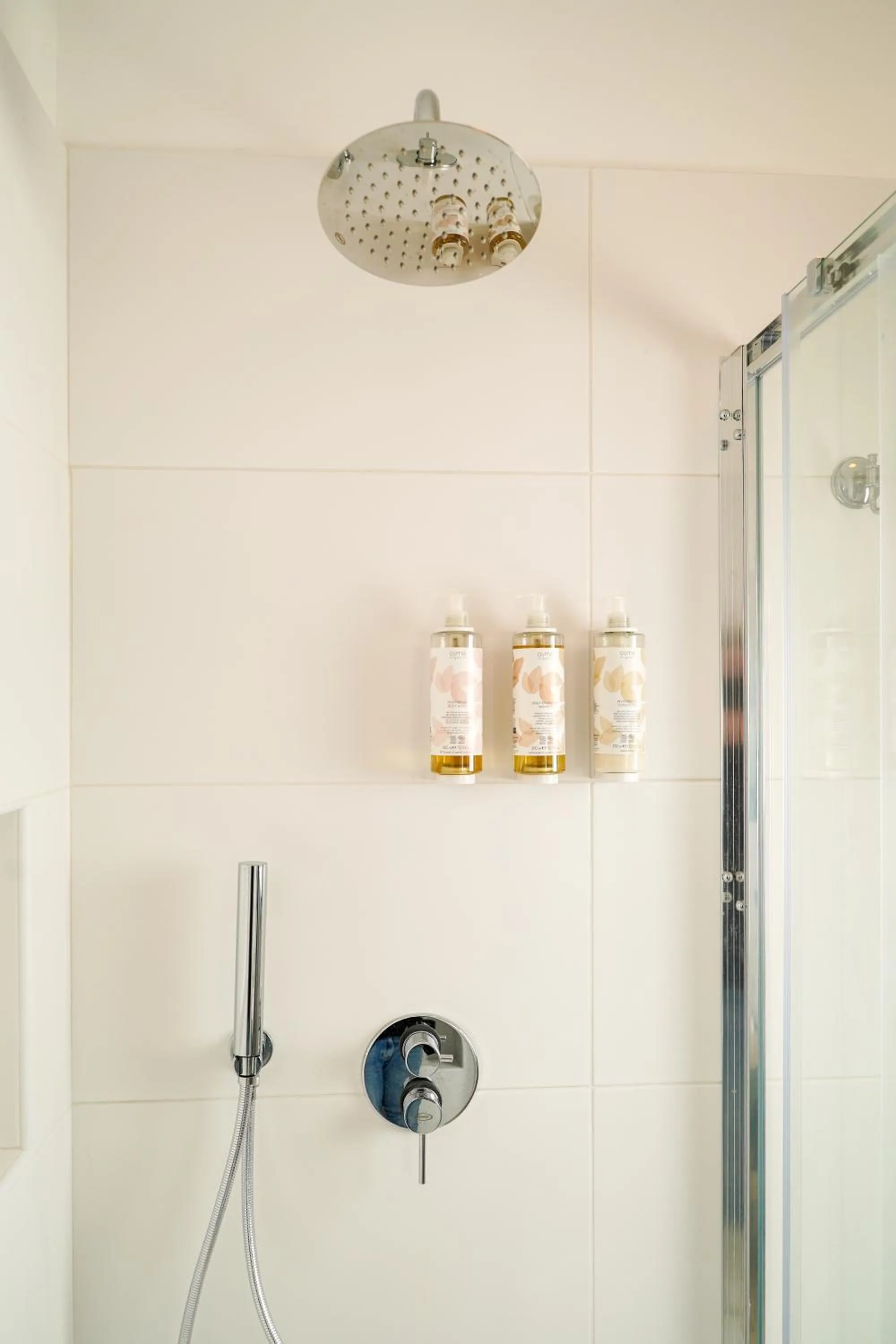 Shower in Smy Civico Zero