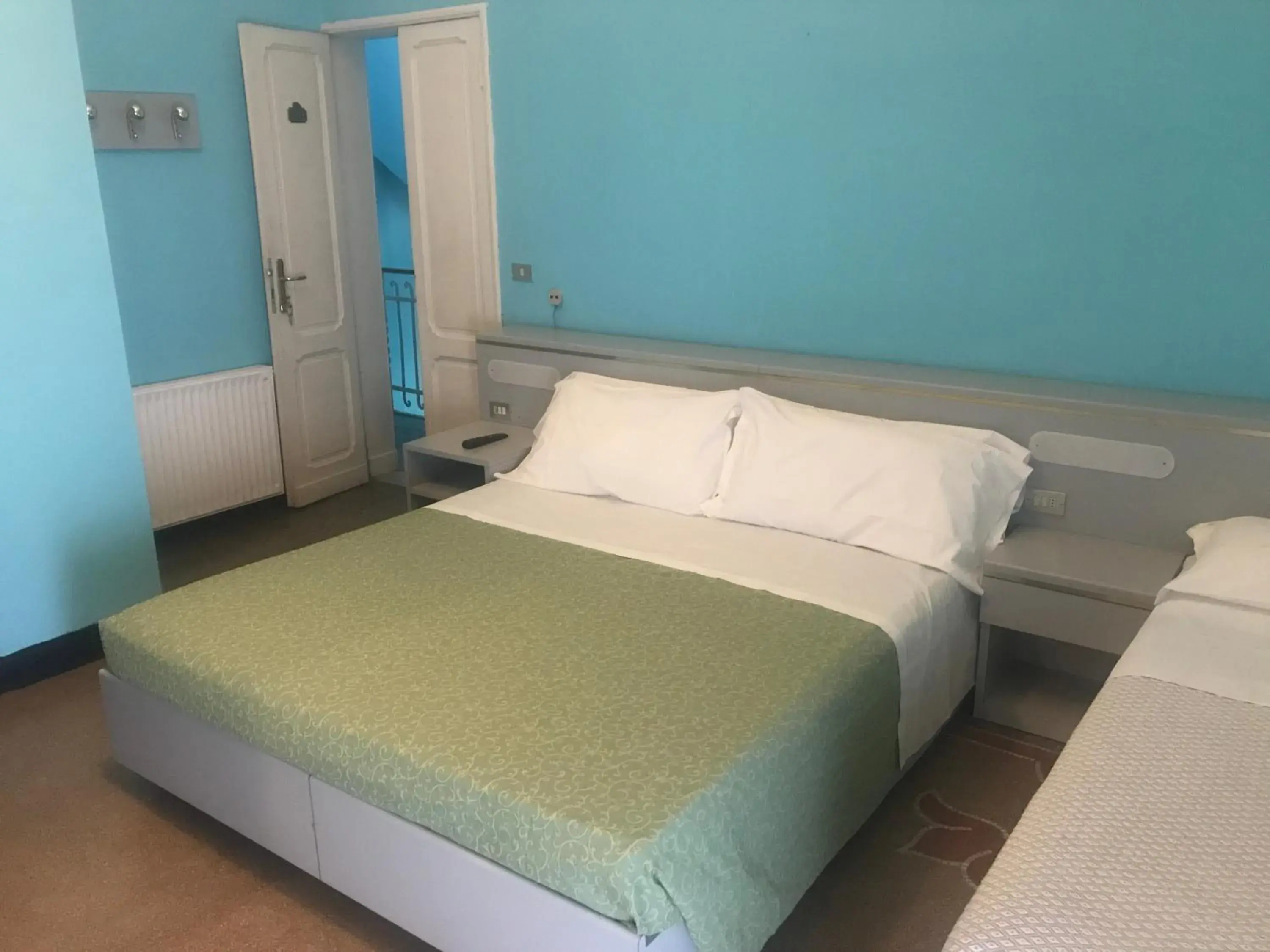 Quadruple Room with Private Bathroom in Hotel Doria Quadruple Room with Private Bathroom in Hotel Doria