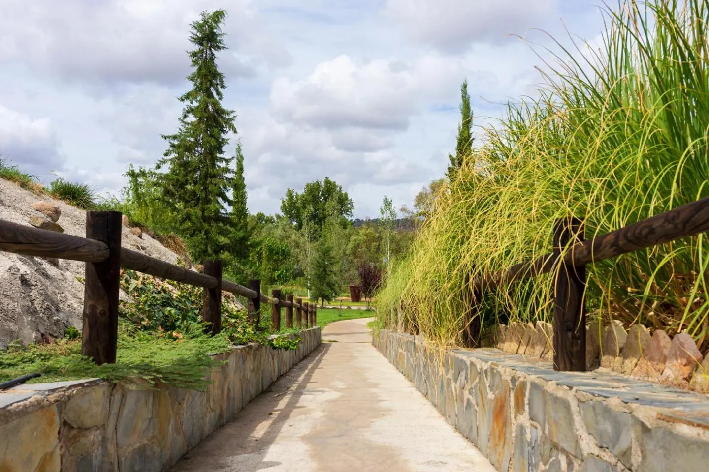 Natural landscape in Hotel Rural Arroyo la Plata by Bossh Hotels