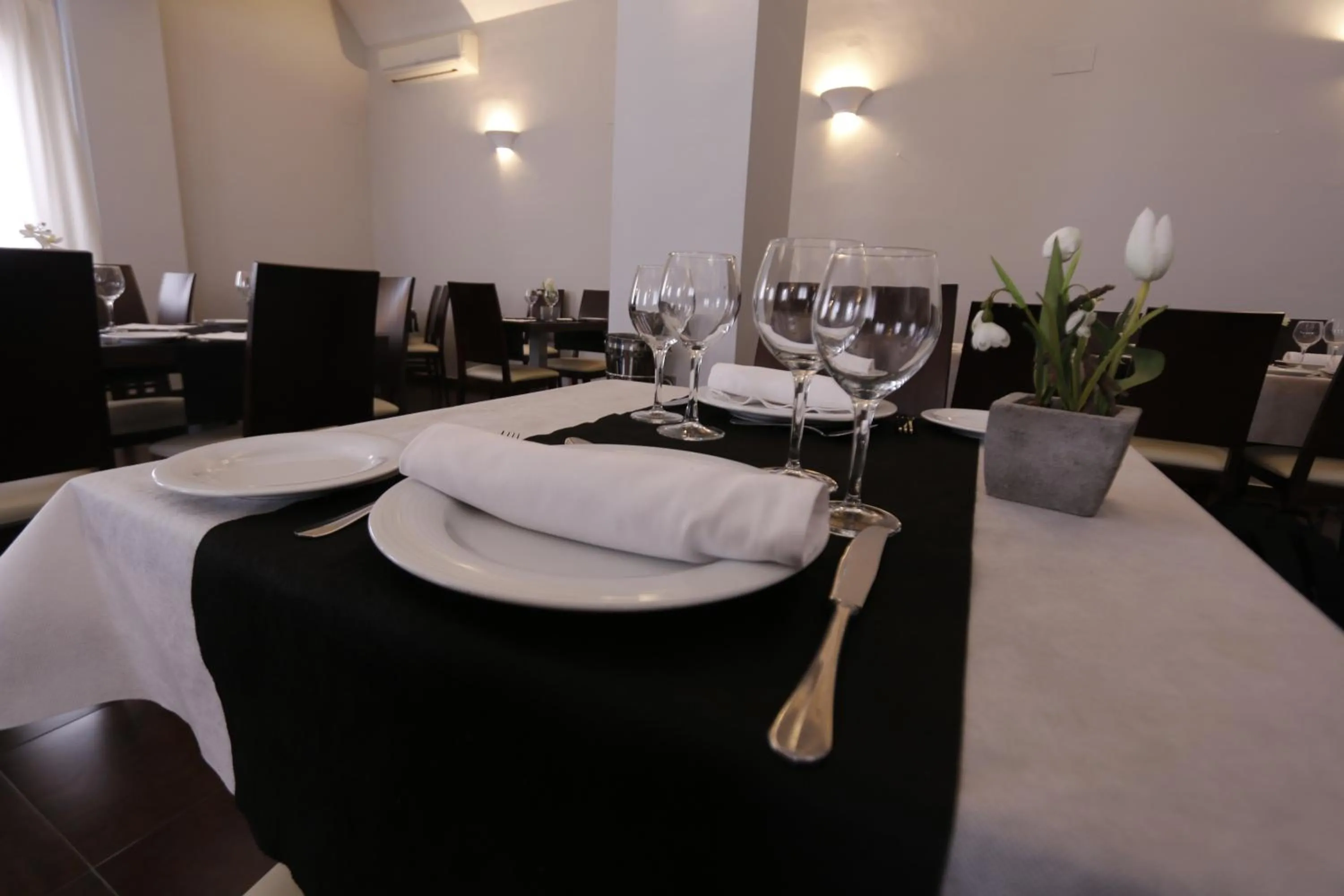 Restaurant/places to eat in Hotel Rural Arroyo la Plata by Bossh Hotels