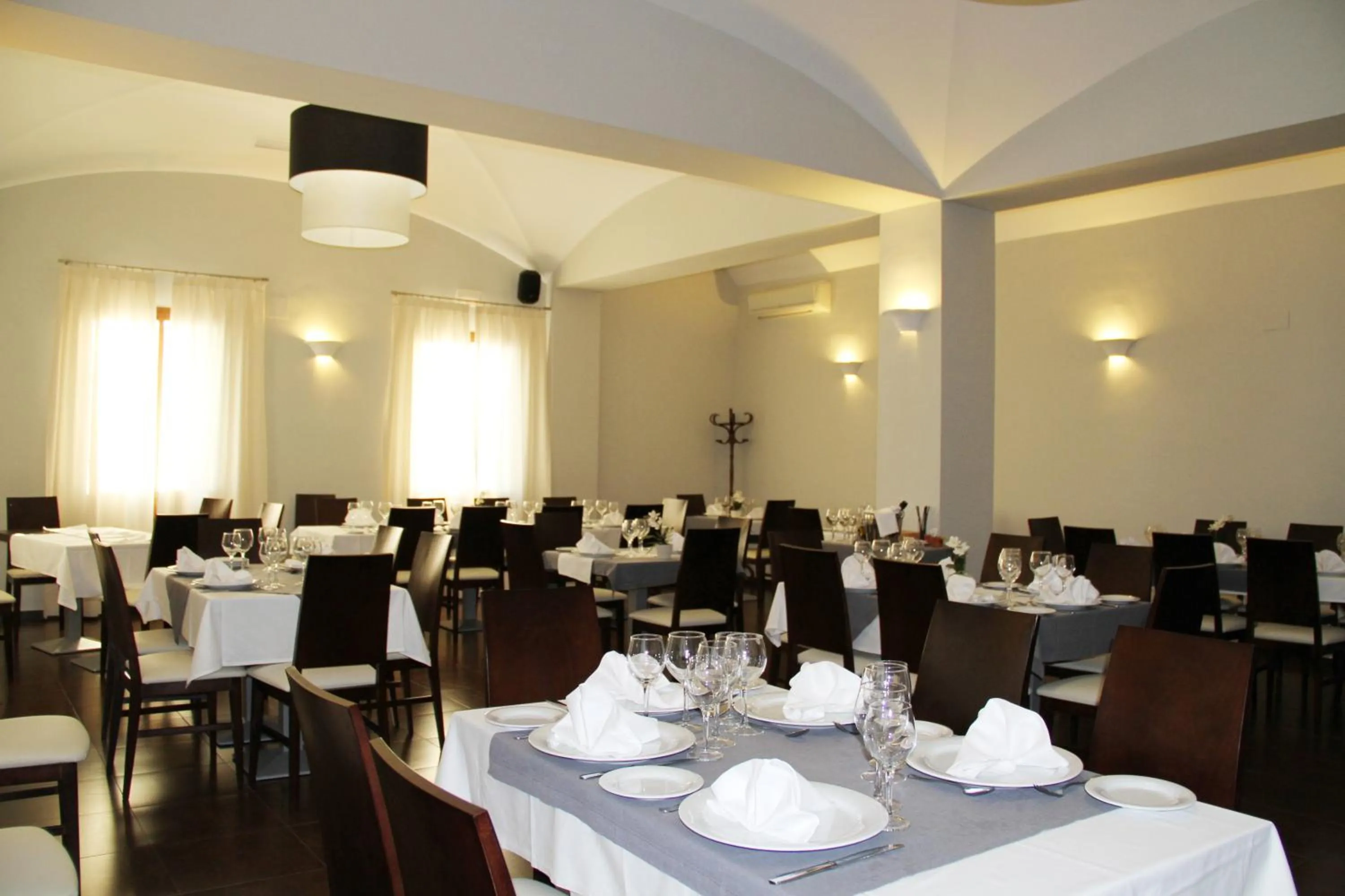 Restaurant/places to eat in Hotel Rural Arroyo la Plata by Bossh Hotels