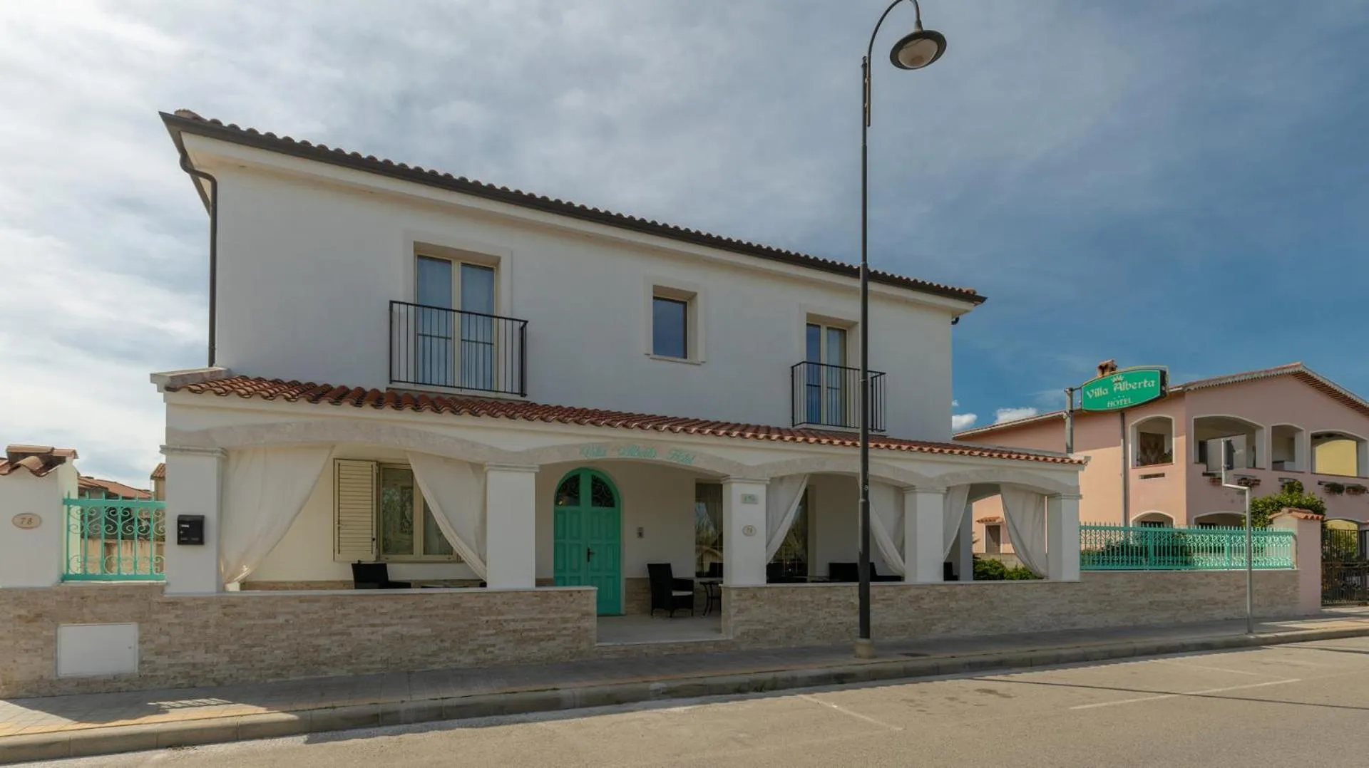 Facade/entrance in Villa Alberta Hotel