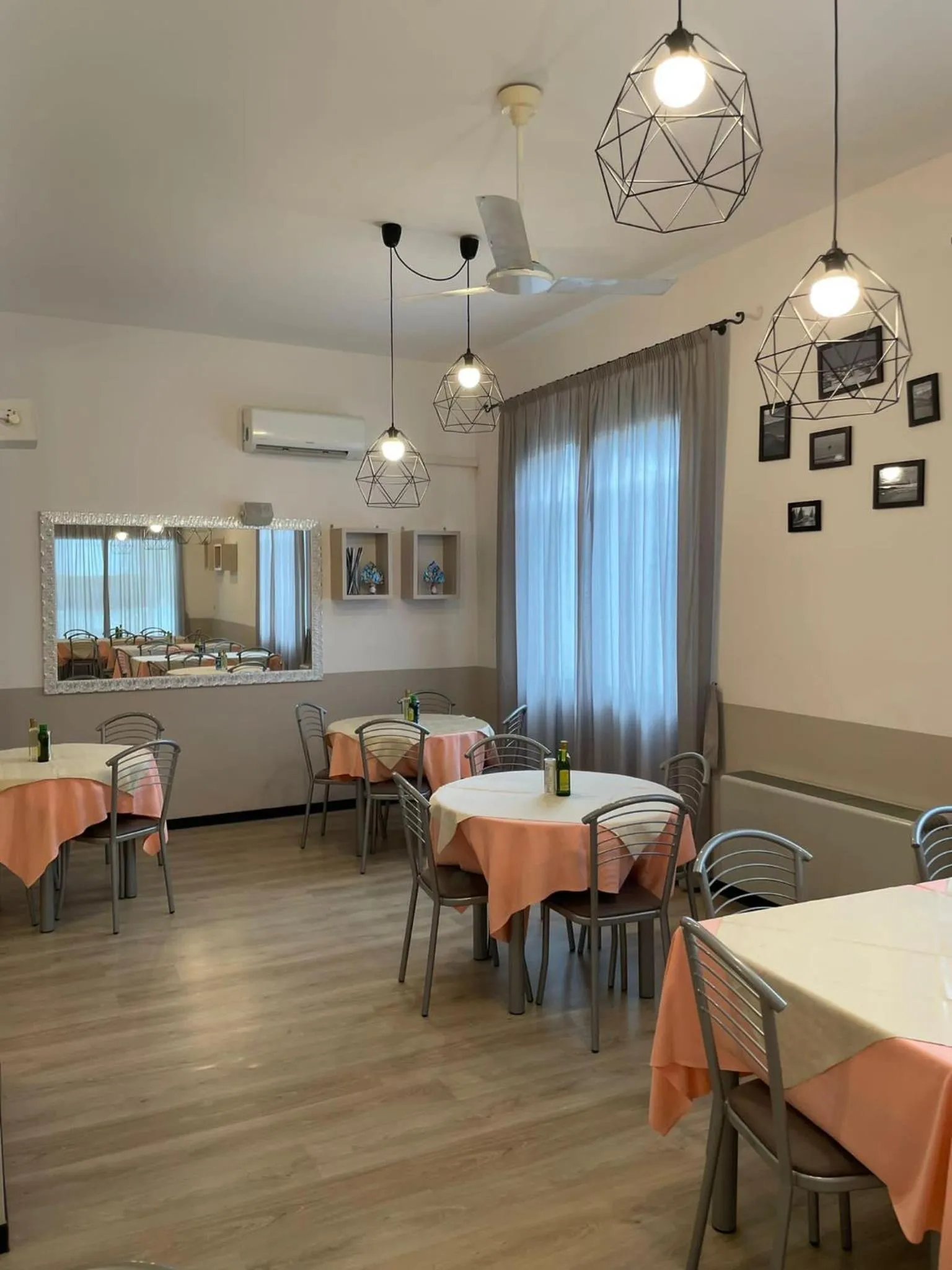 Restaurant/places to eat in Hotel Vera