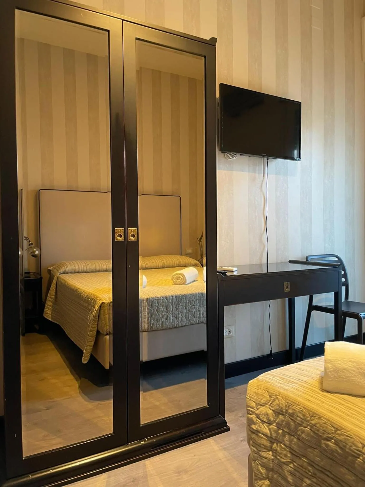 TV and multimedia, Bed in Hotel Vera