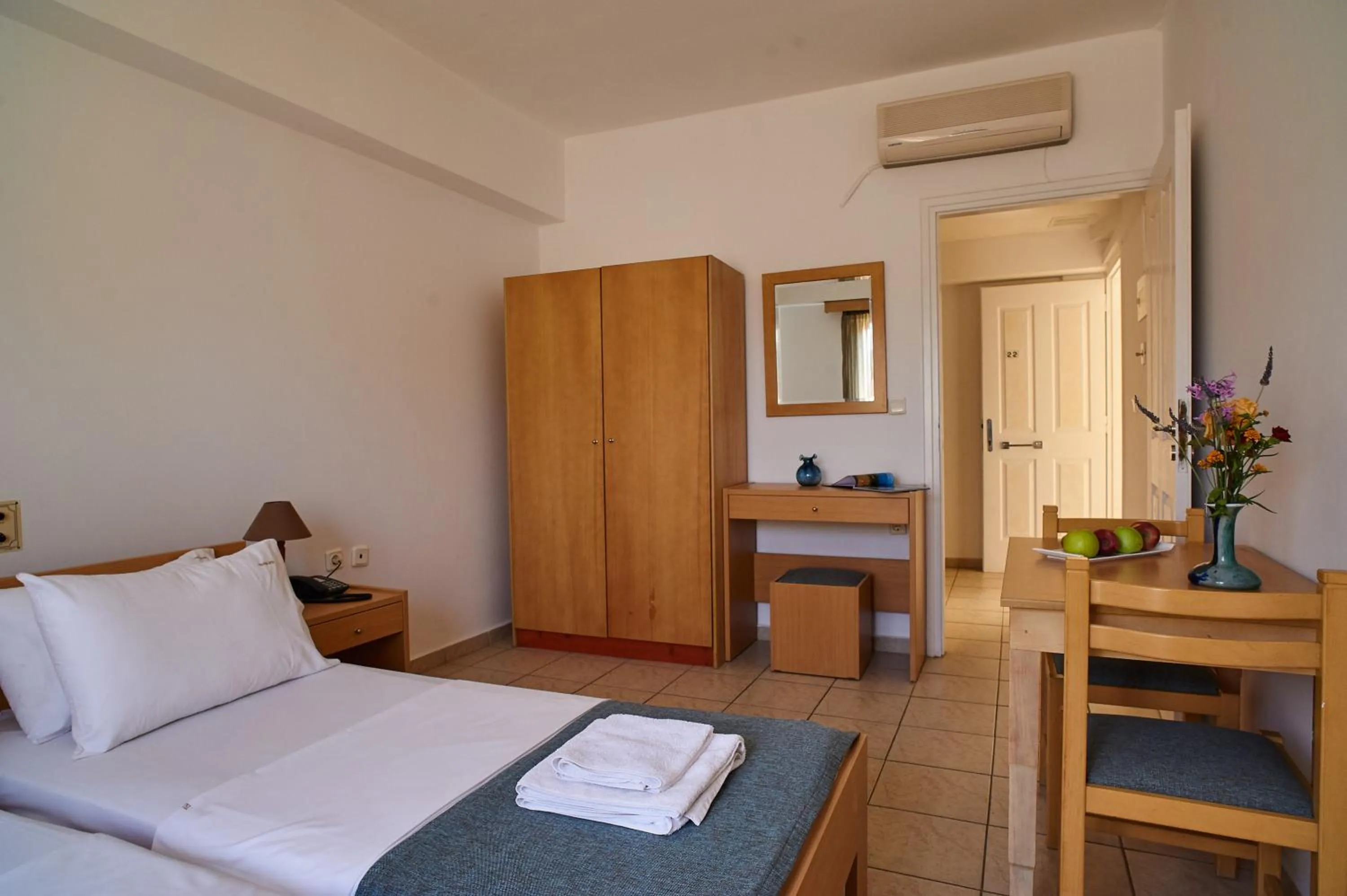 Photo of the whole room, Bed in Veronica Hotel