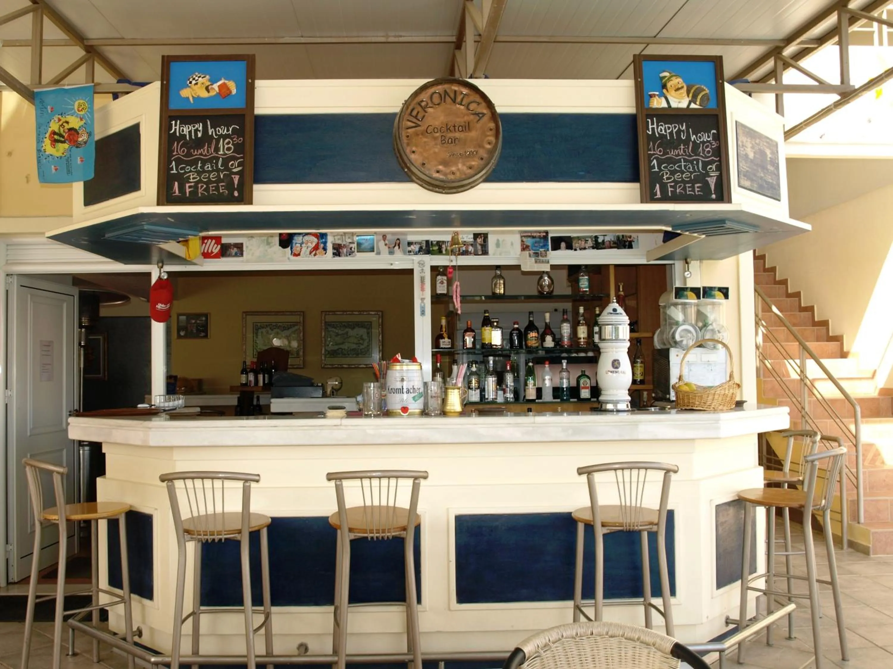 Lounge or bar in Veronica Hotel