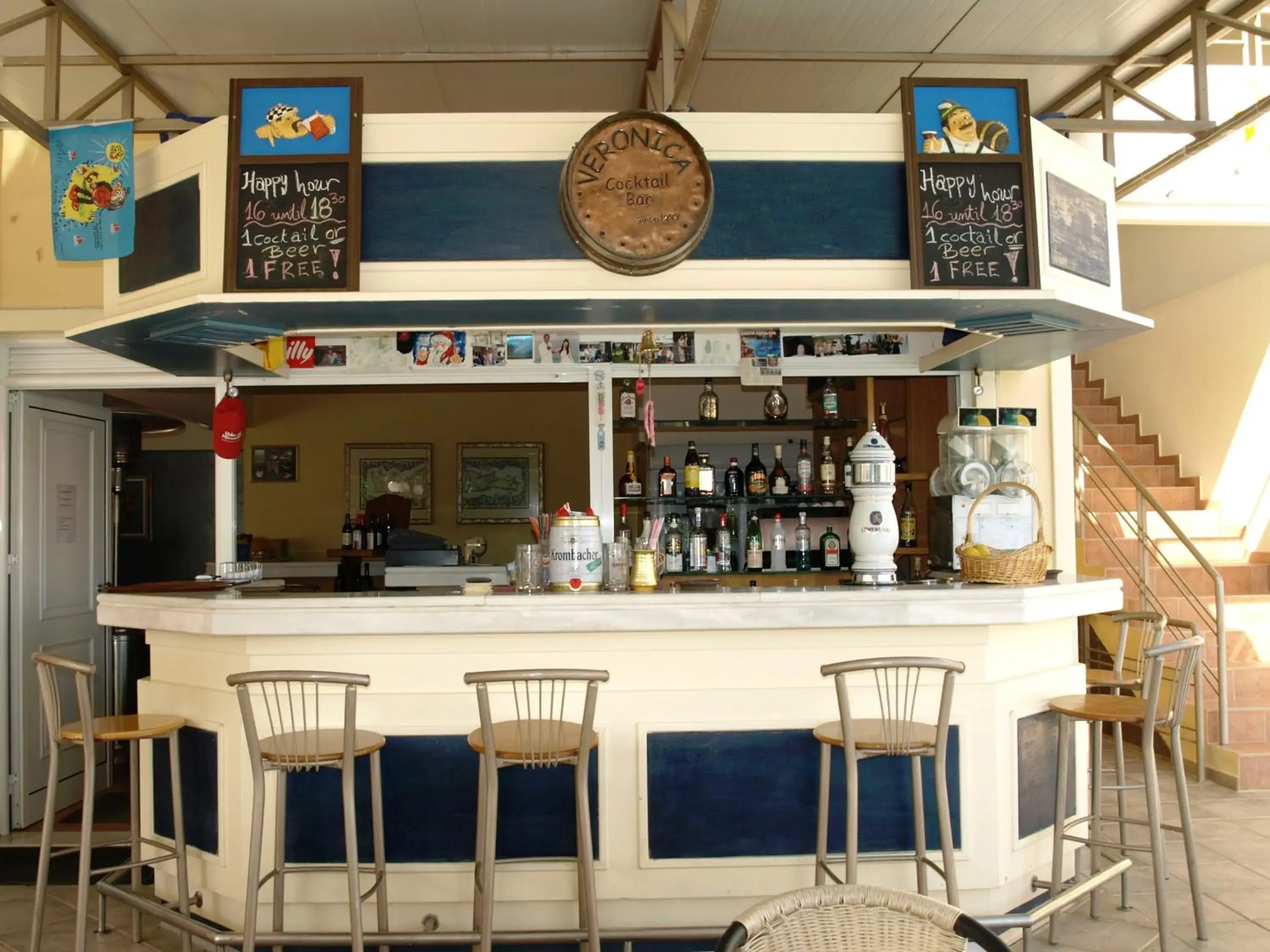 Lounge or bar in Veronica Hotel Lounge or bar in Veronica Hotel