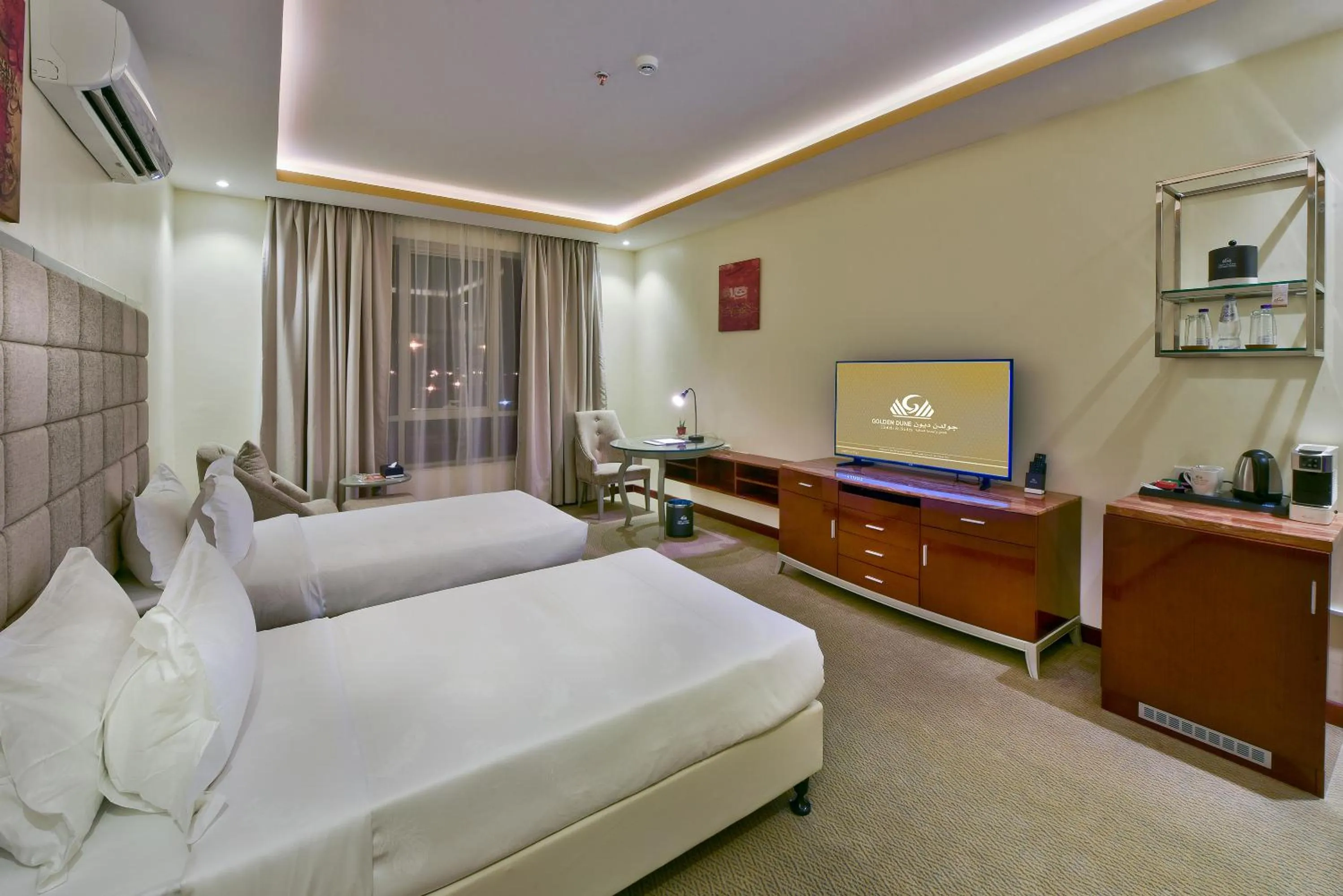 Bed in Golden Dune Hotel Turaif