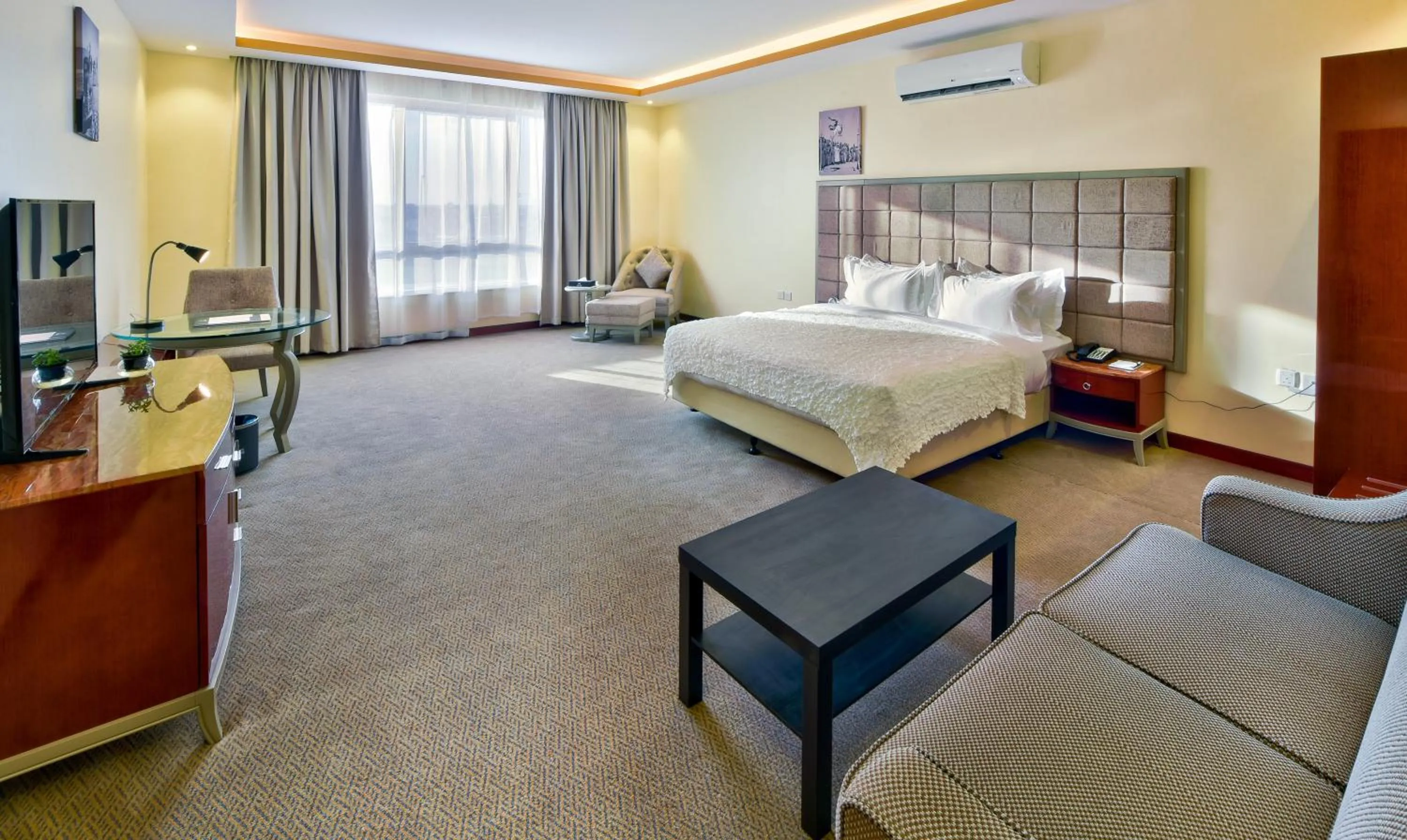 Bed in Golden Dune Hotel Turaif