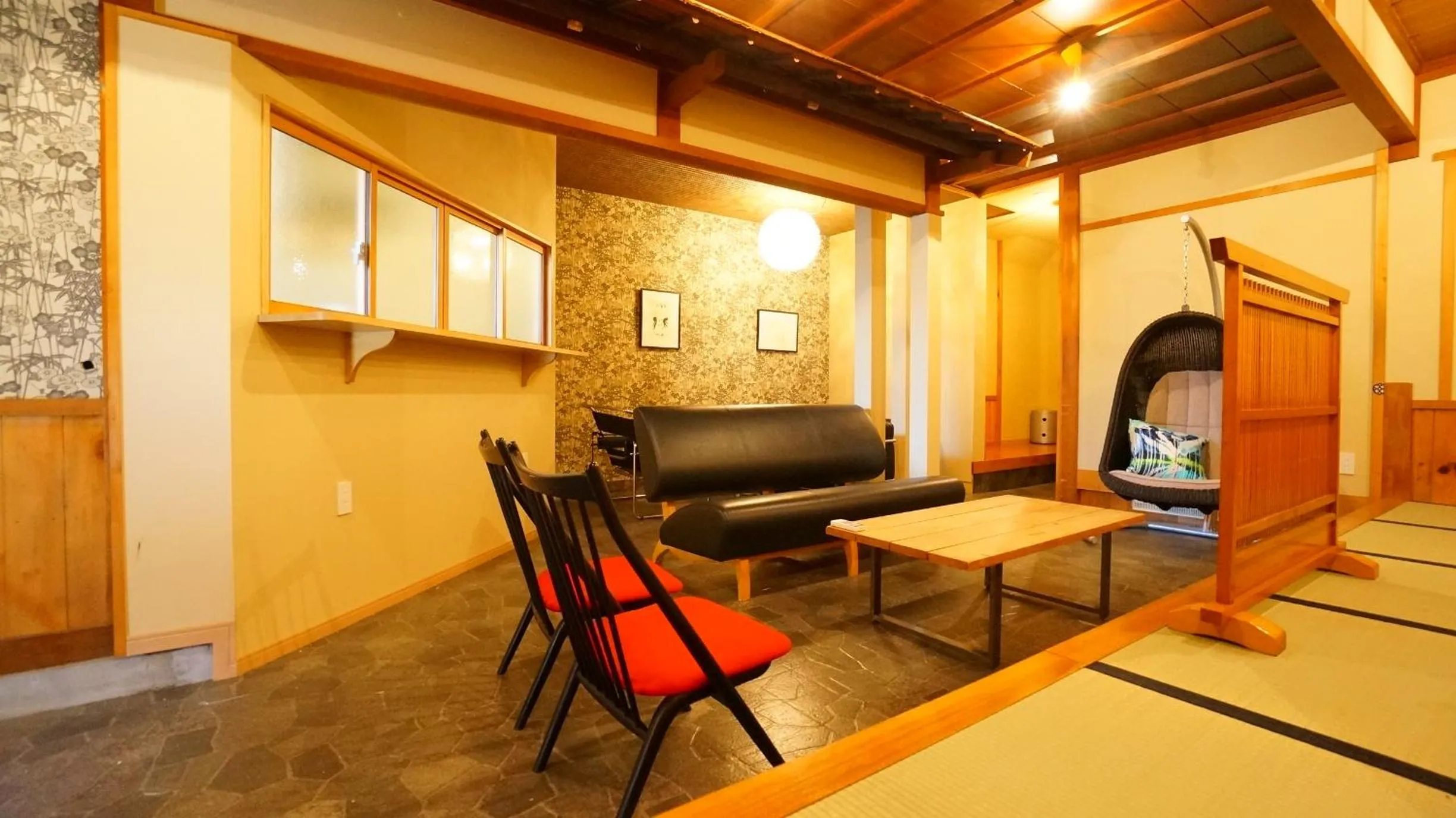 Communal lounge/ TV room in BEYOND HOTEL Takayama 1st