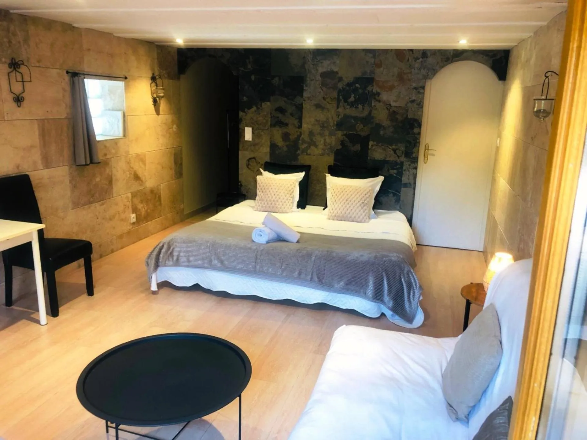 Bed in Chambres d'Hôte Dijon Clair de Lune Adults Only