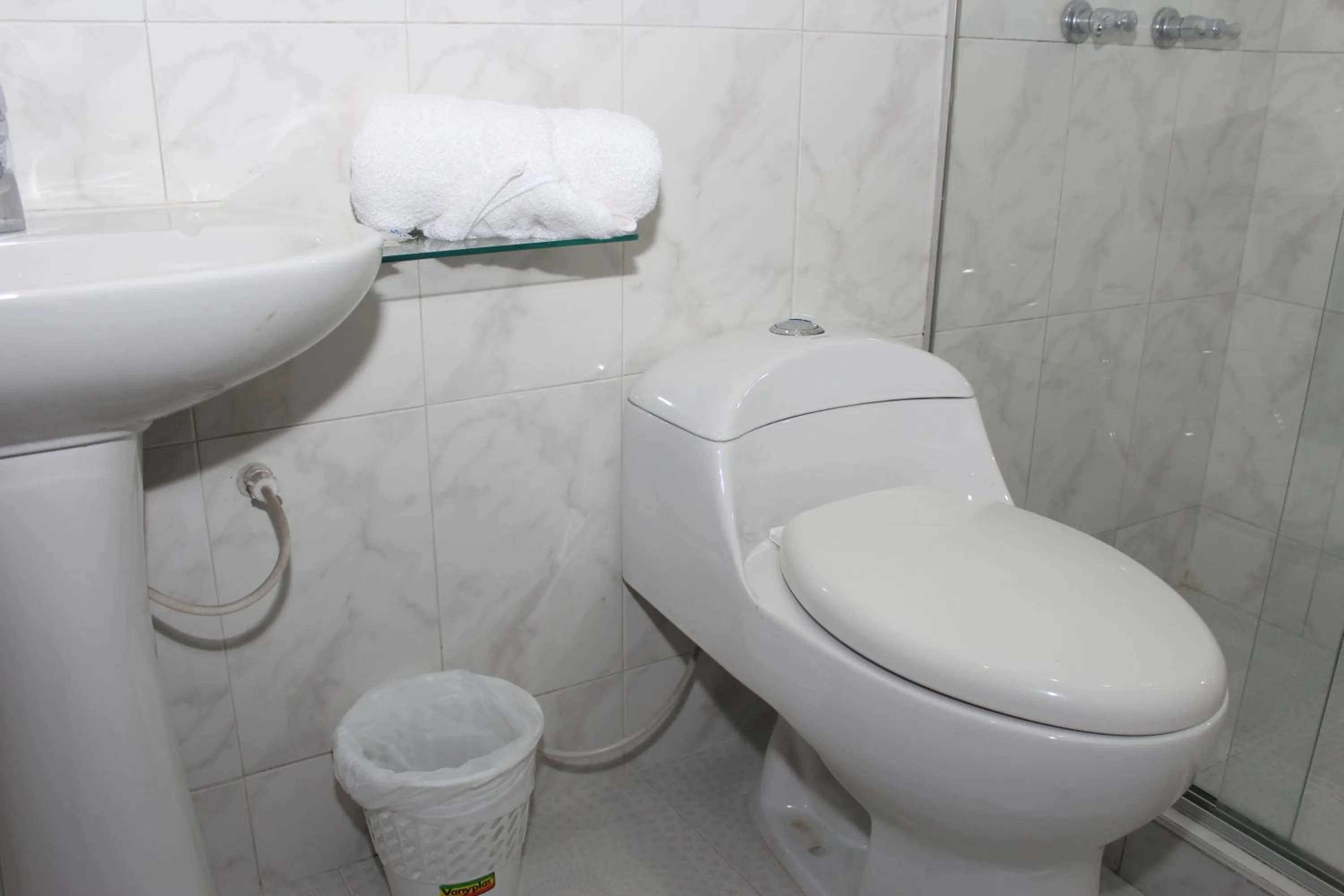 Bathroom in Hotel Dorado Plaza Bogota