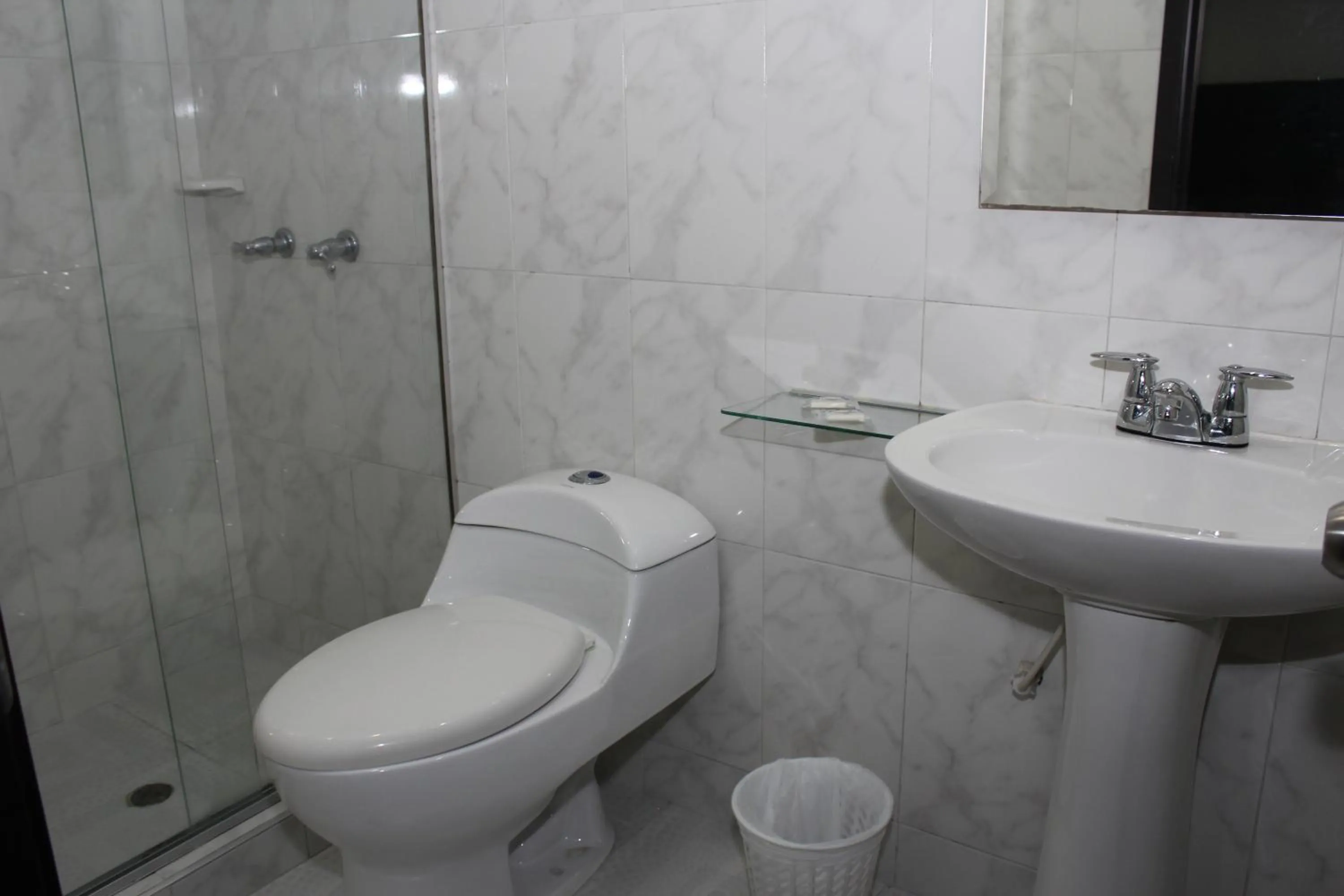 Bathroom in Hotel Dorado Plaza Bogota