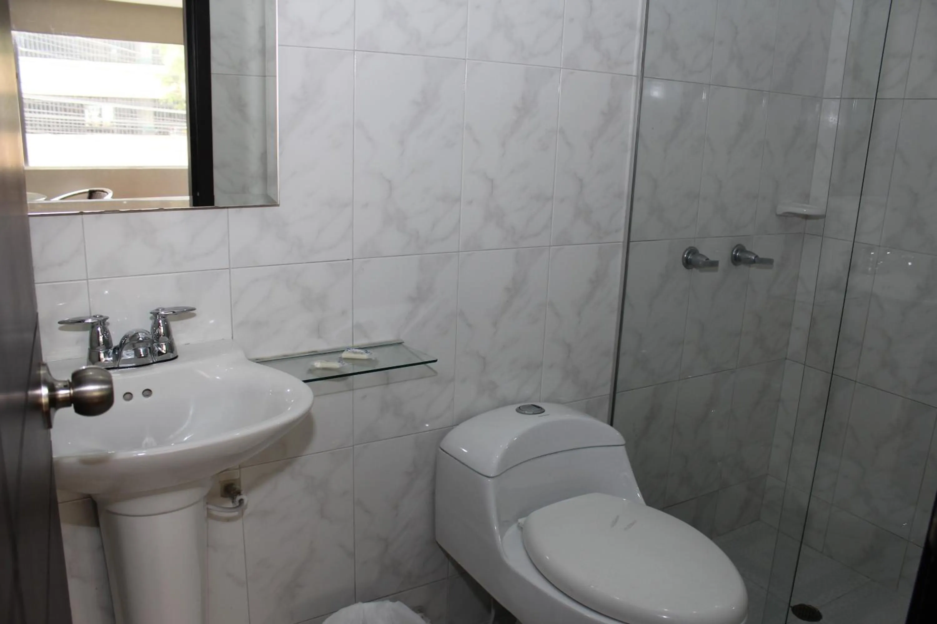 Bathroom in Hotel Dorado Plaza Bogota