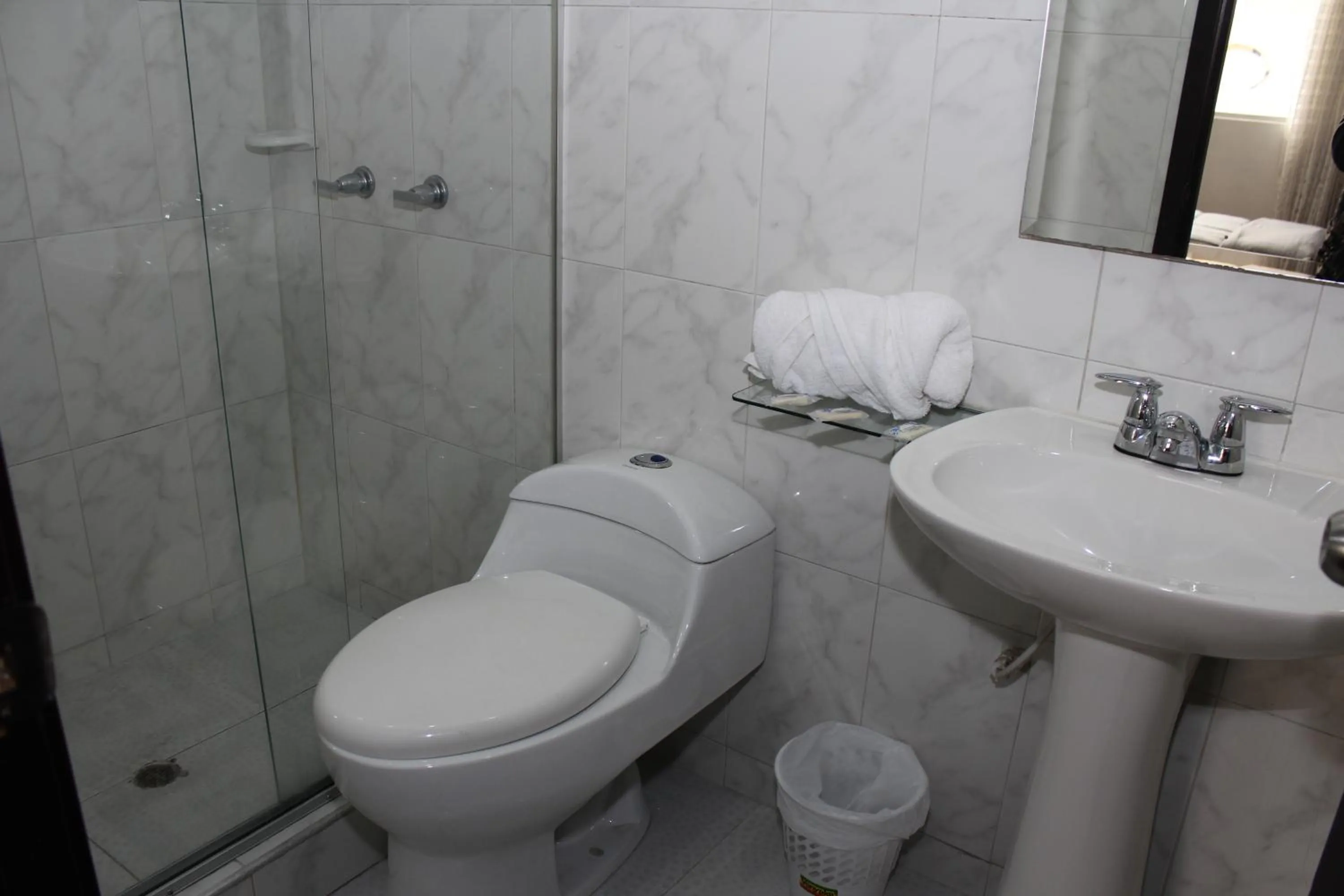 Bathroom in Hotel Dorado Plaza Bogota