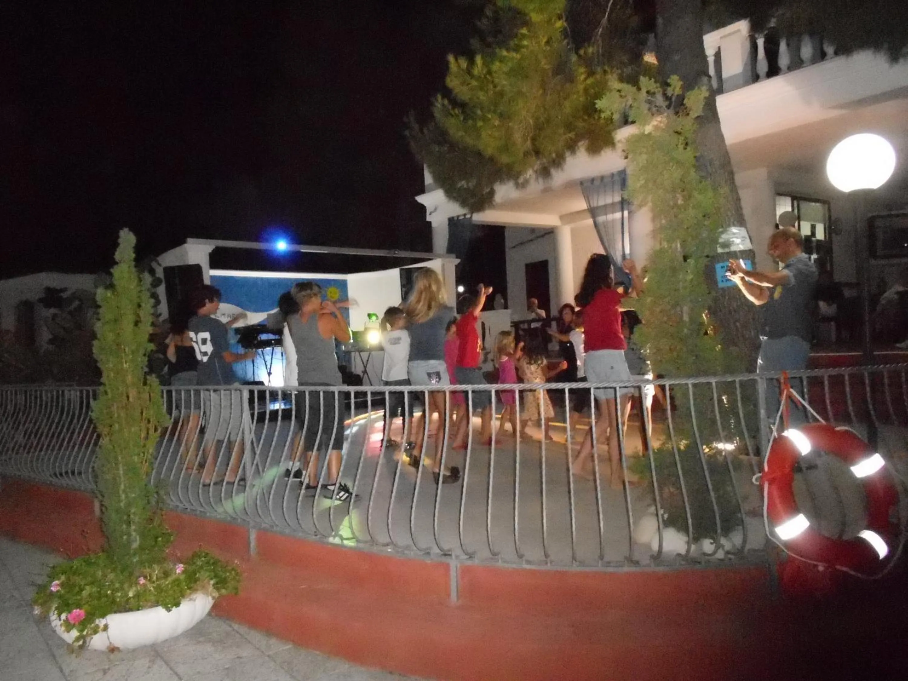 Night in RESIDENCE EMARINE con SERVIZIO SPIAGGIA INCLUSO