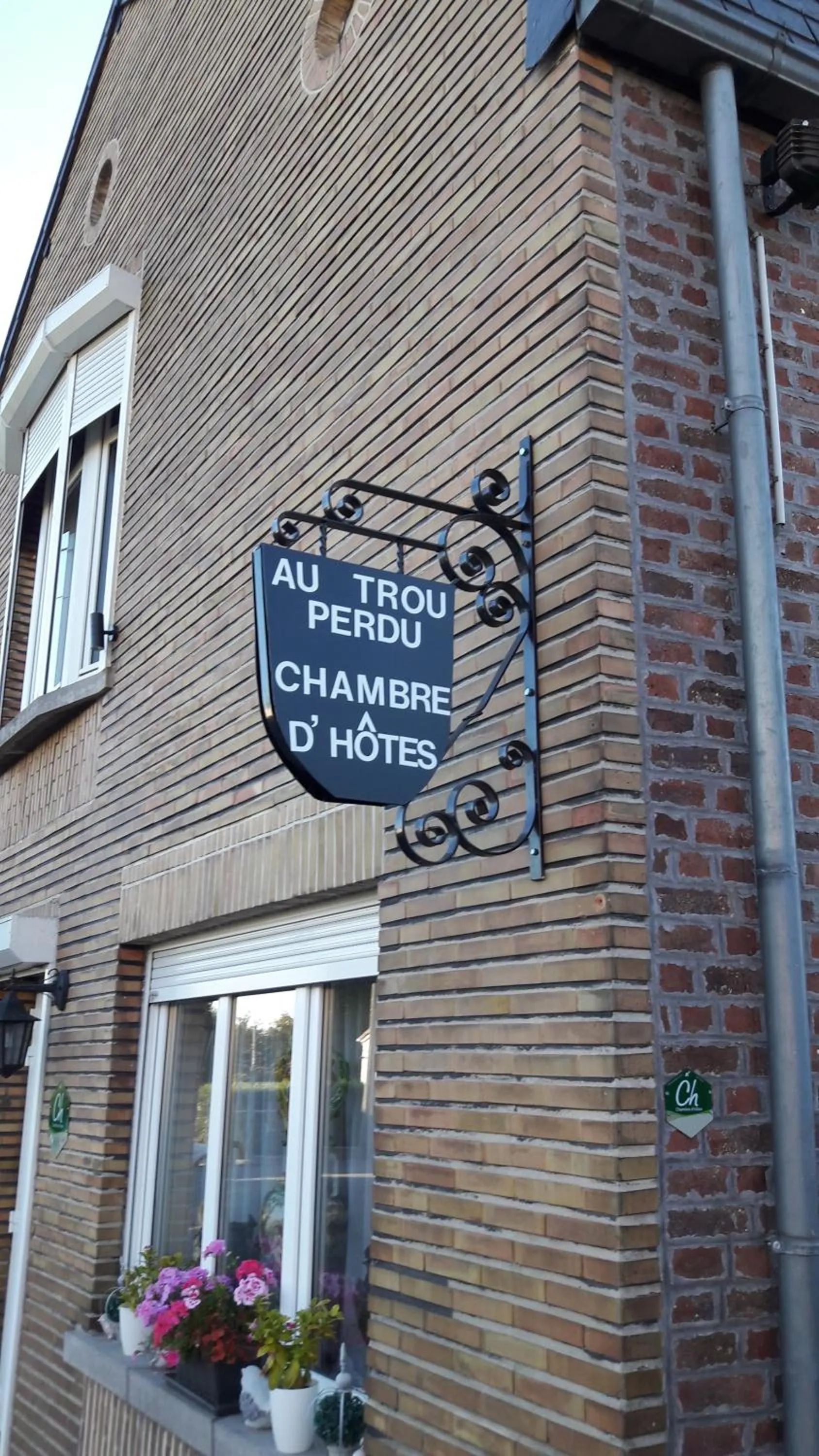 Property logo or sign in Au trou perdu