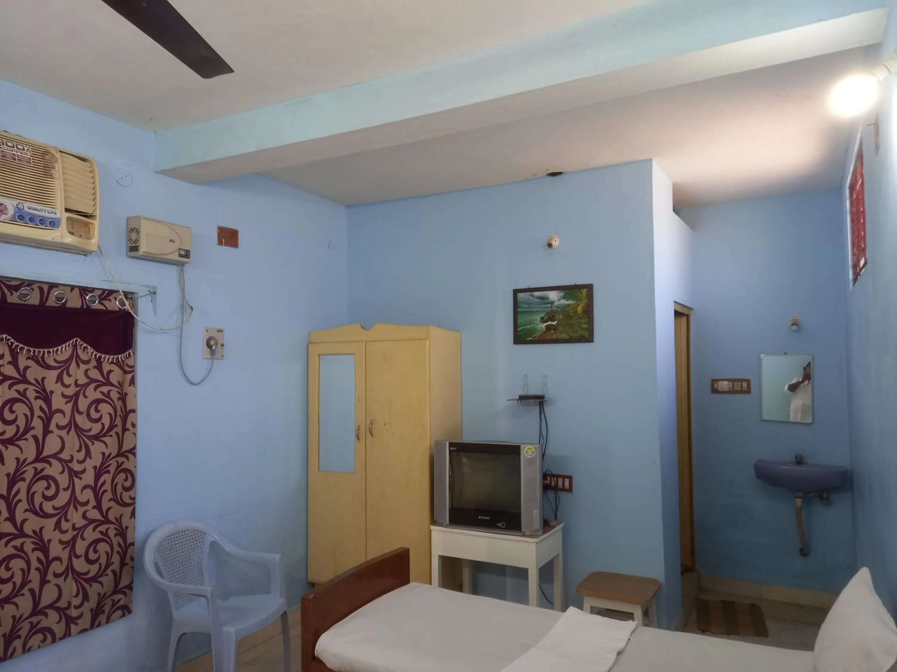 Deluxe Triple Room in Parisha Residency- Temple Side Hotel