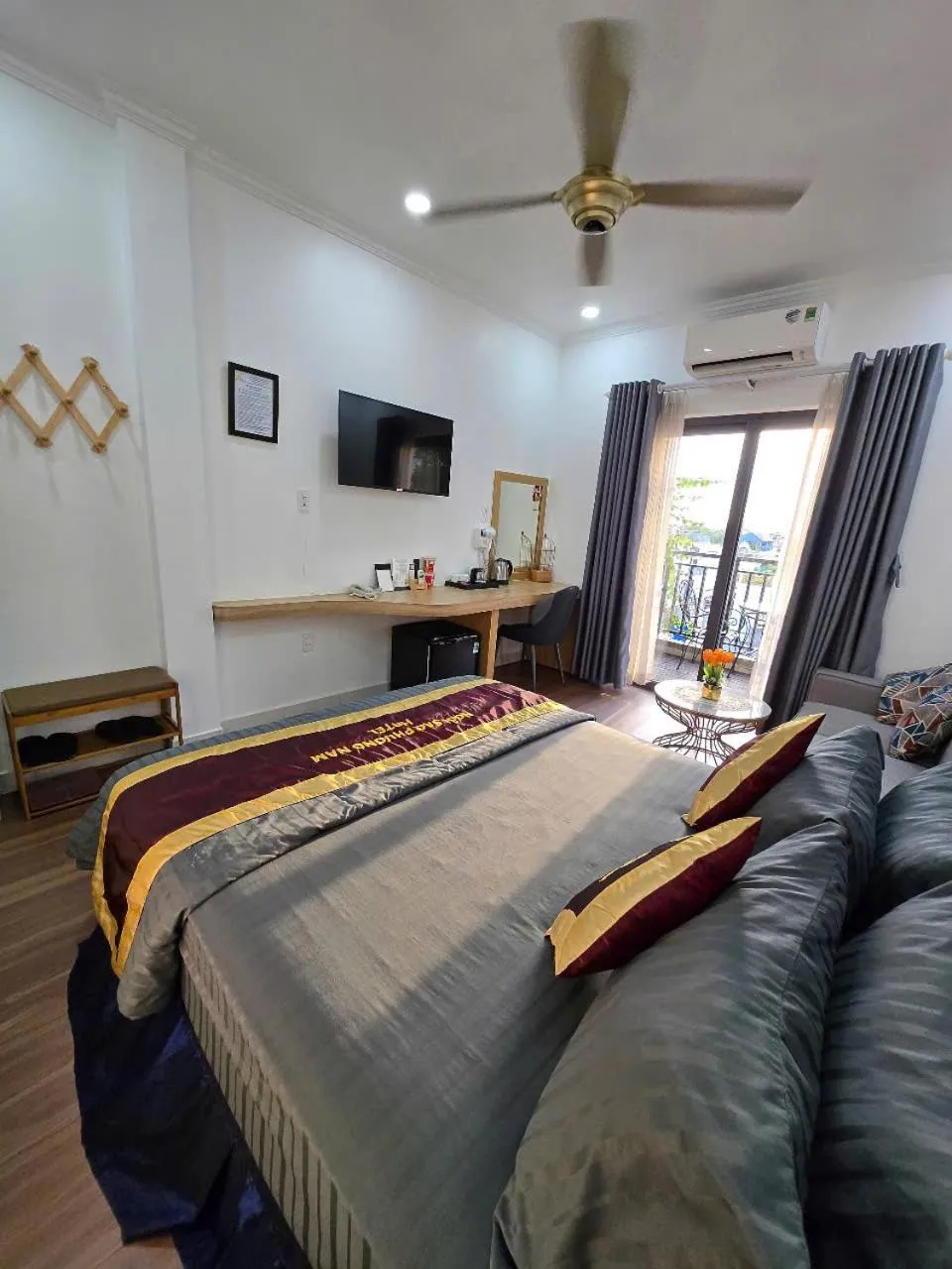 Bed in Ngoi Sao Phuong Nam Hotel