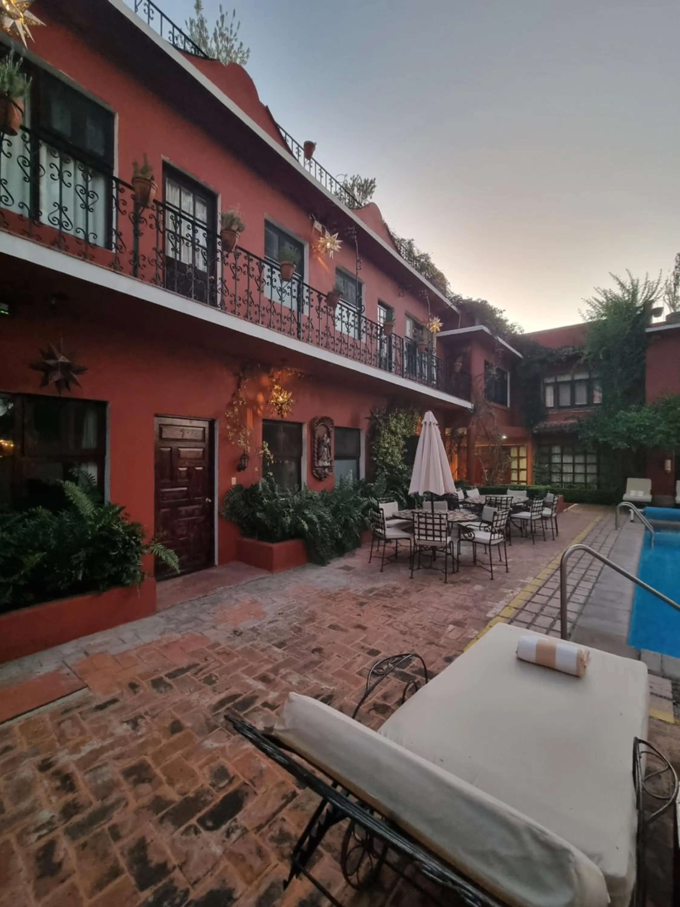 Property building in Hacienda de las Flores