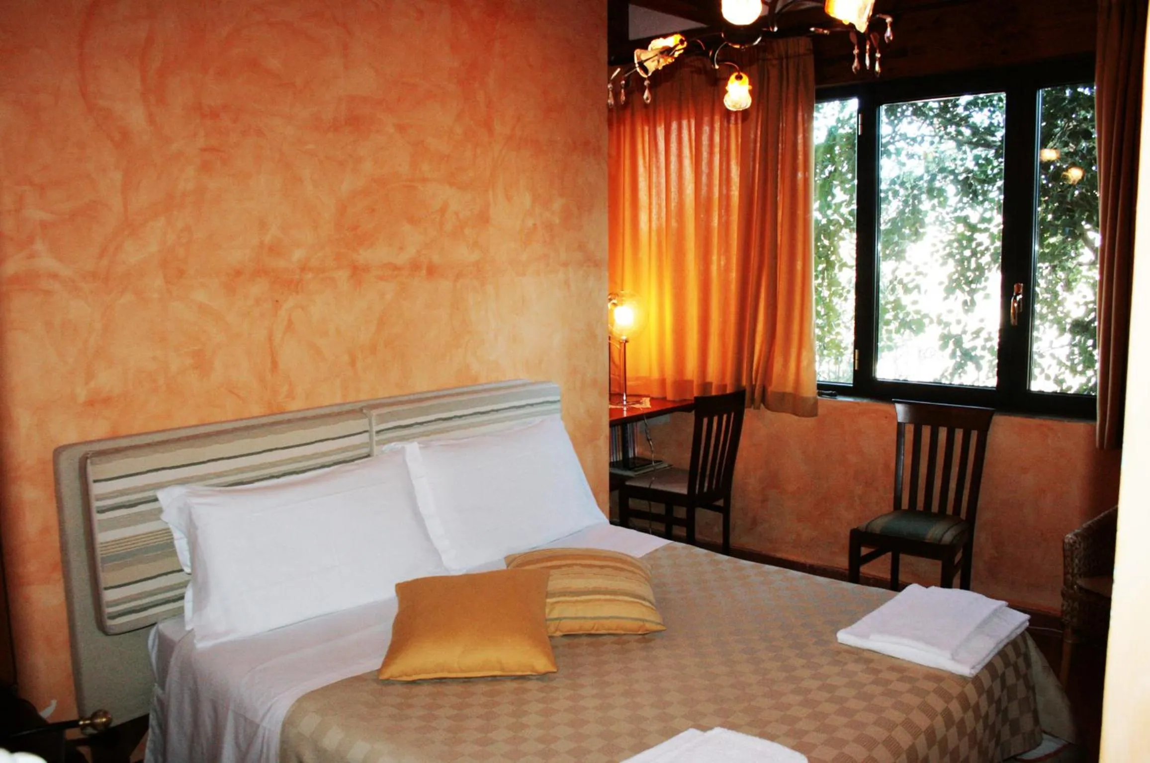 Photo of the whole room, Bed in La Casa sulla Collina d'Oro