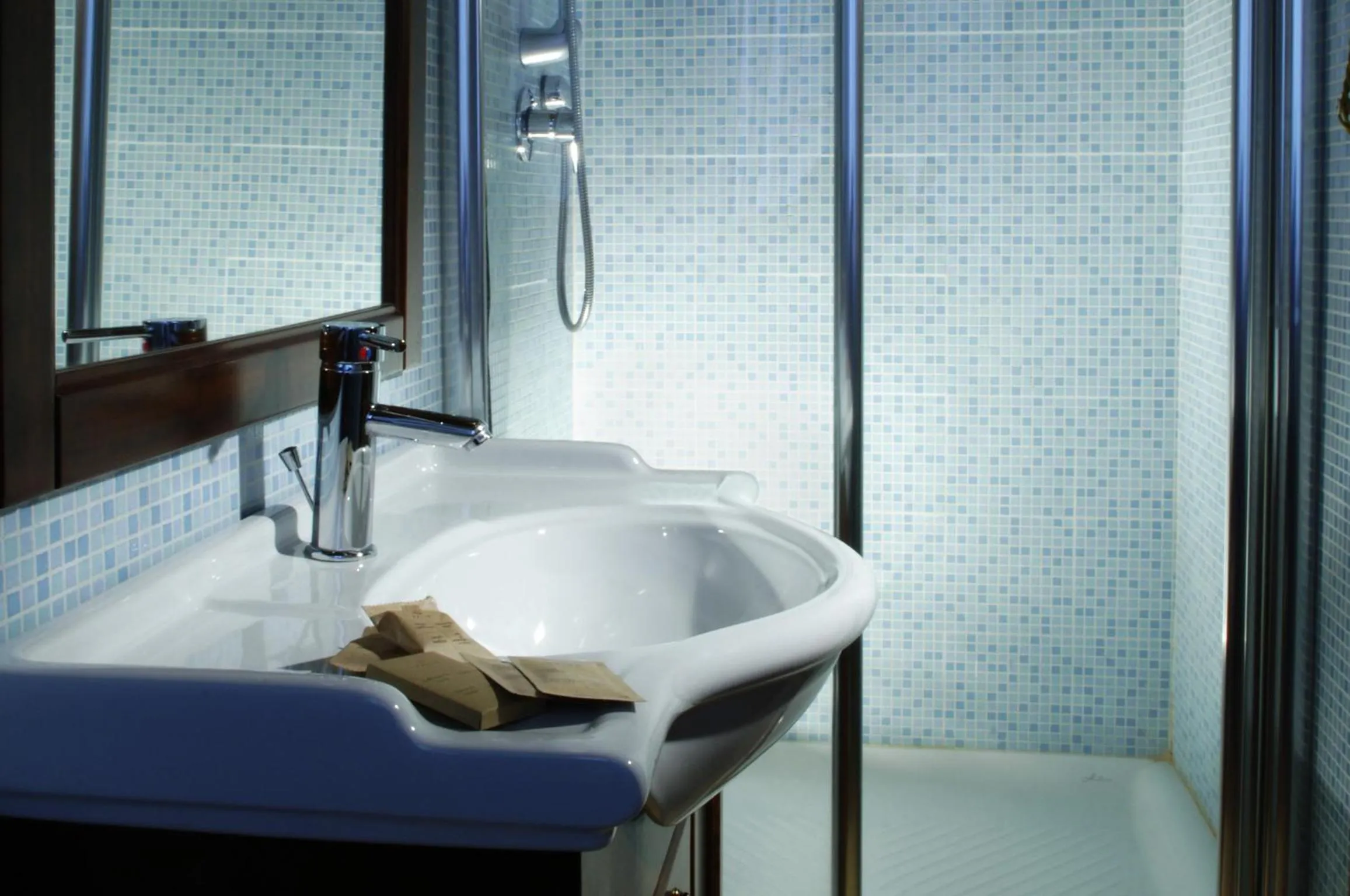 Bathroom, Bed in La Casa sulla Collina d'Oro