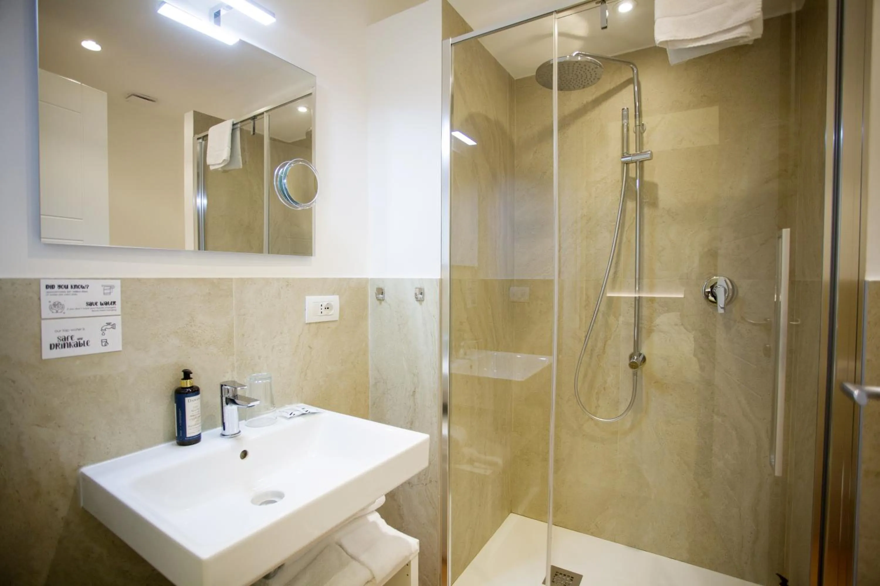 Shower in Ripetta 25 Prestige Rooms