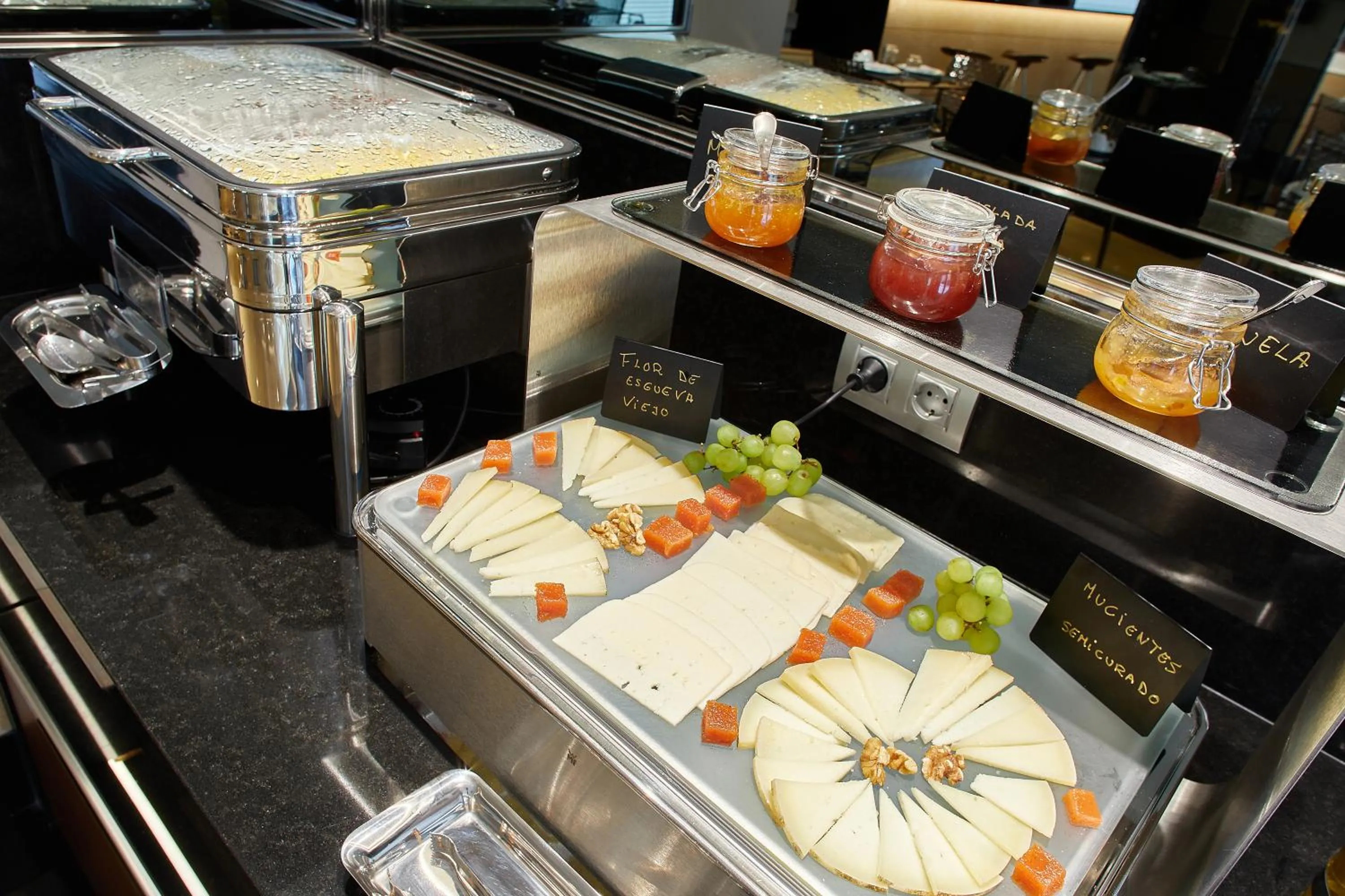 Breakfast in Nexus Valladolid Suites & Hotel