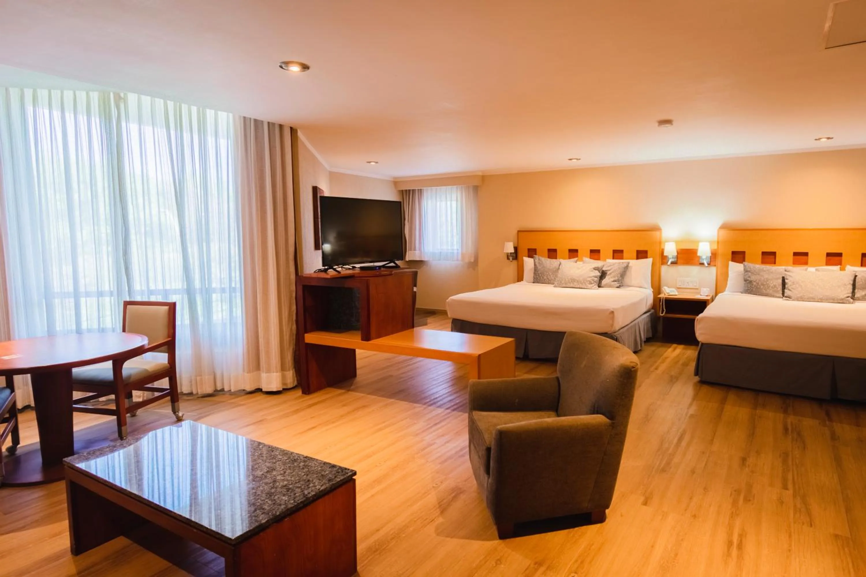 Photo of the whole room, Bed in Hotel Mirabel