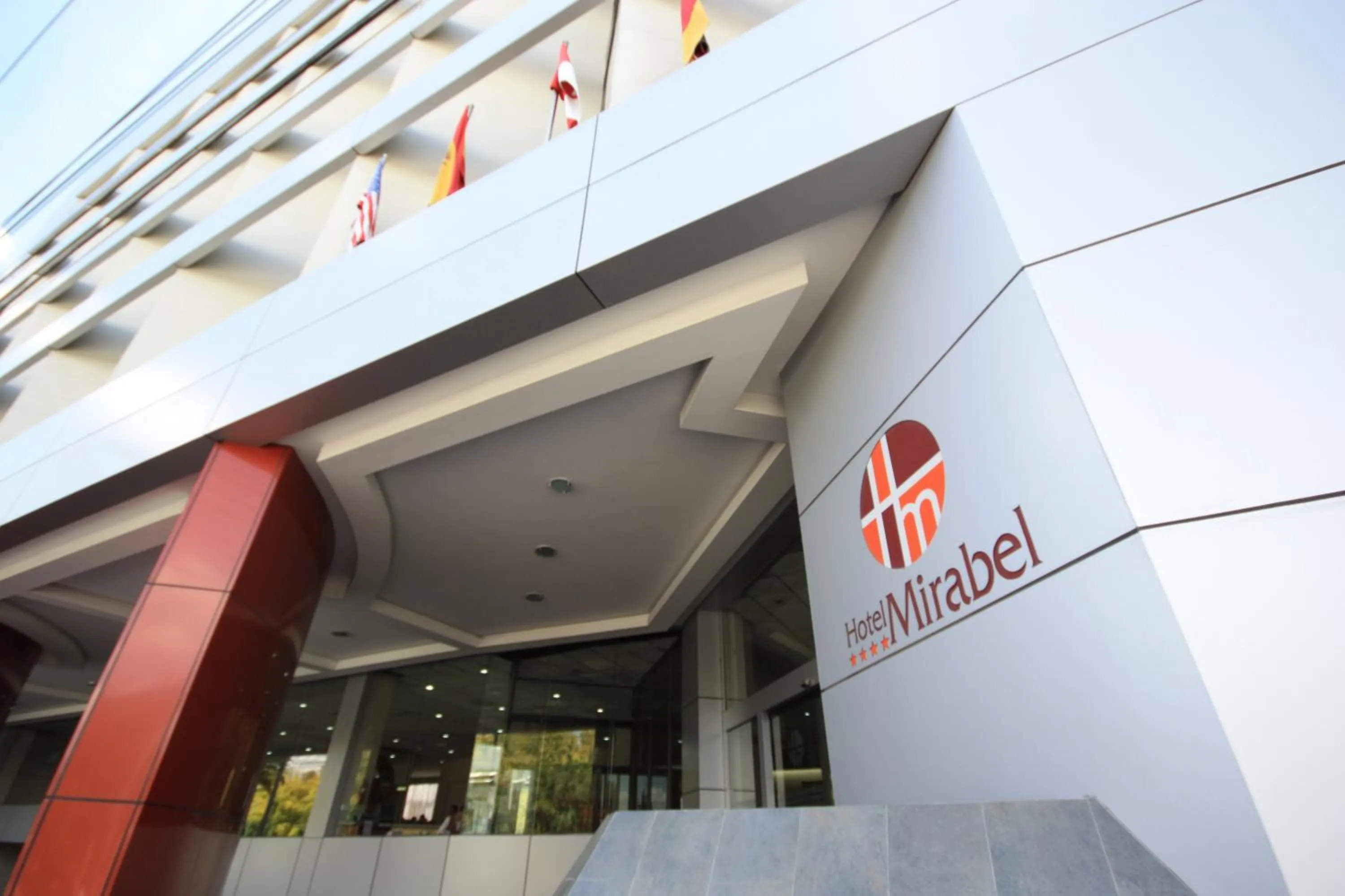 Facade/entrance in Hotel Mirabel