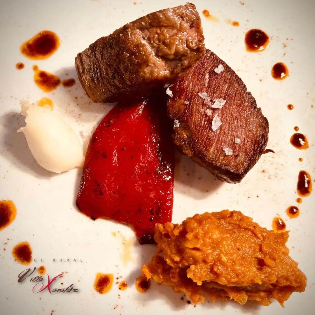 Restaurant/places to eat in Villa Xarahiz